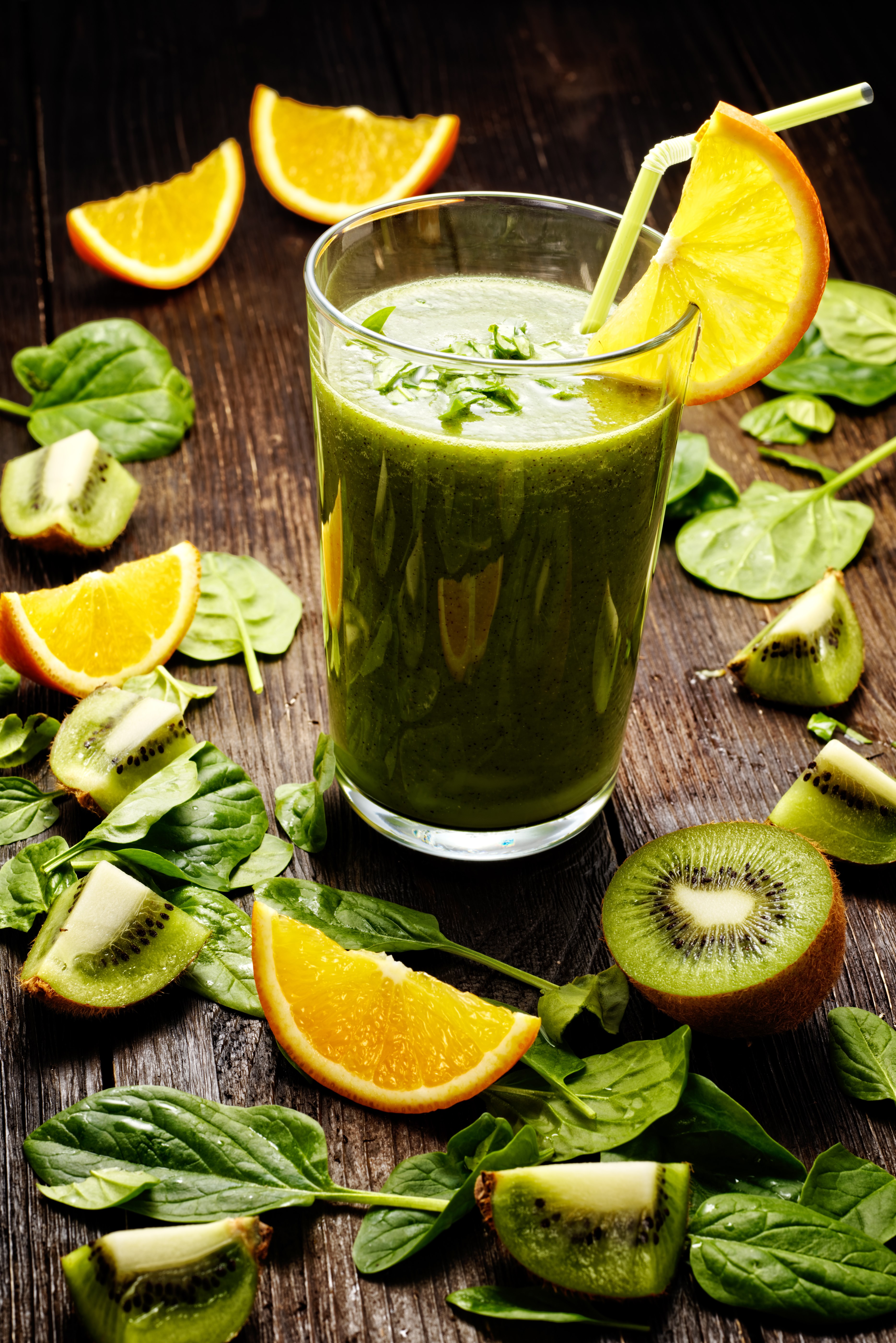 Green smoothie with kiwi, orange, and spinach HD Phone Wallpaper