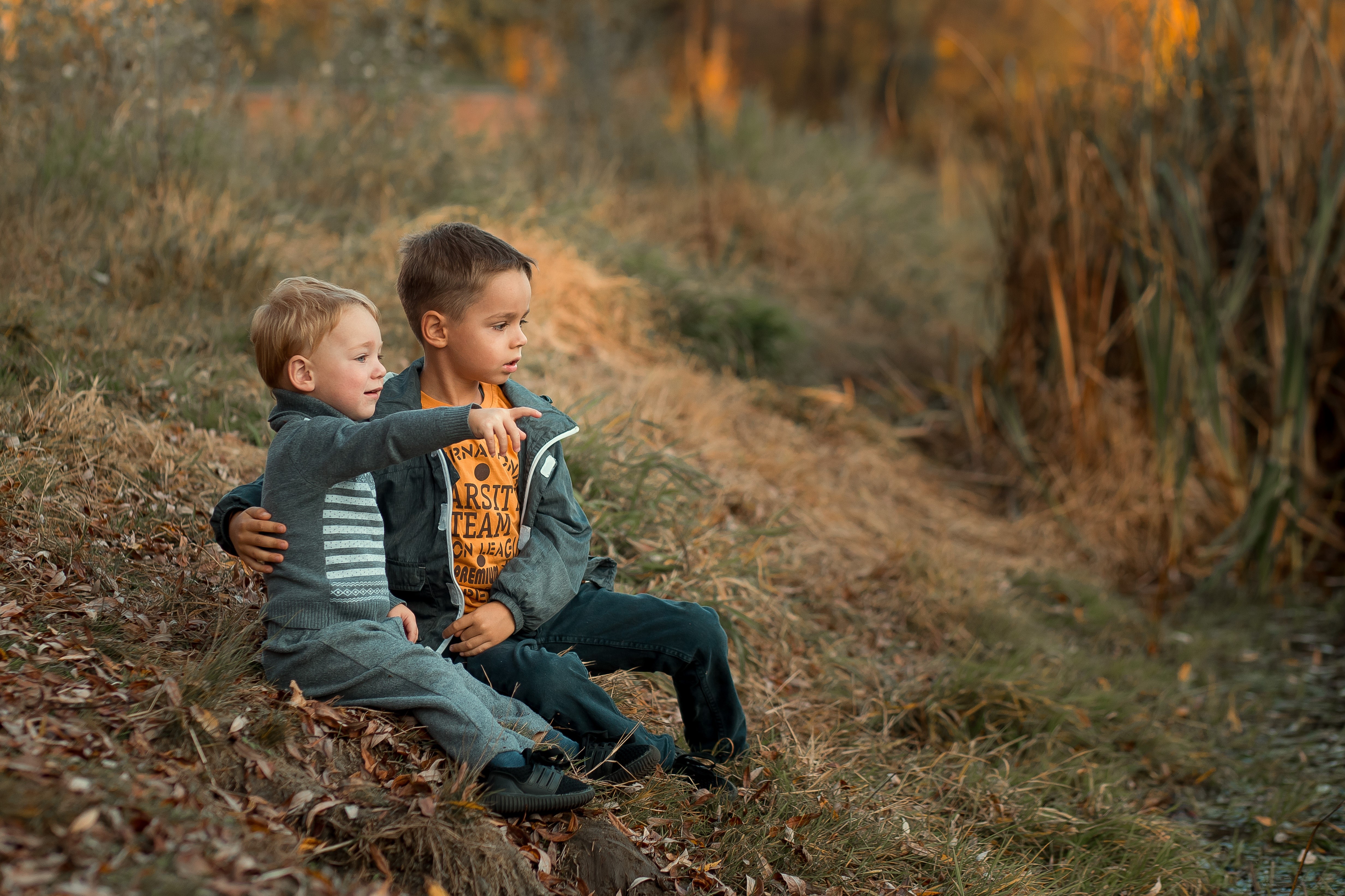 Two boys sitting on grass, Ekaterina Borisova HD Wallpaper