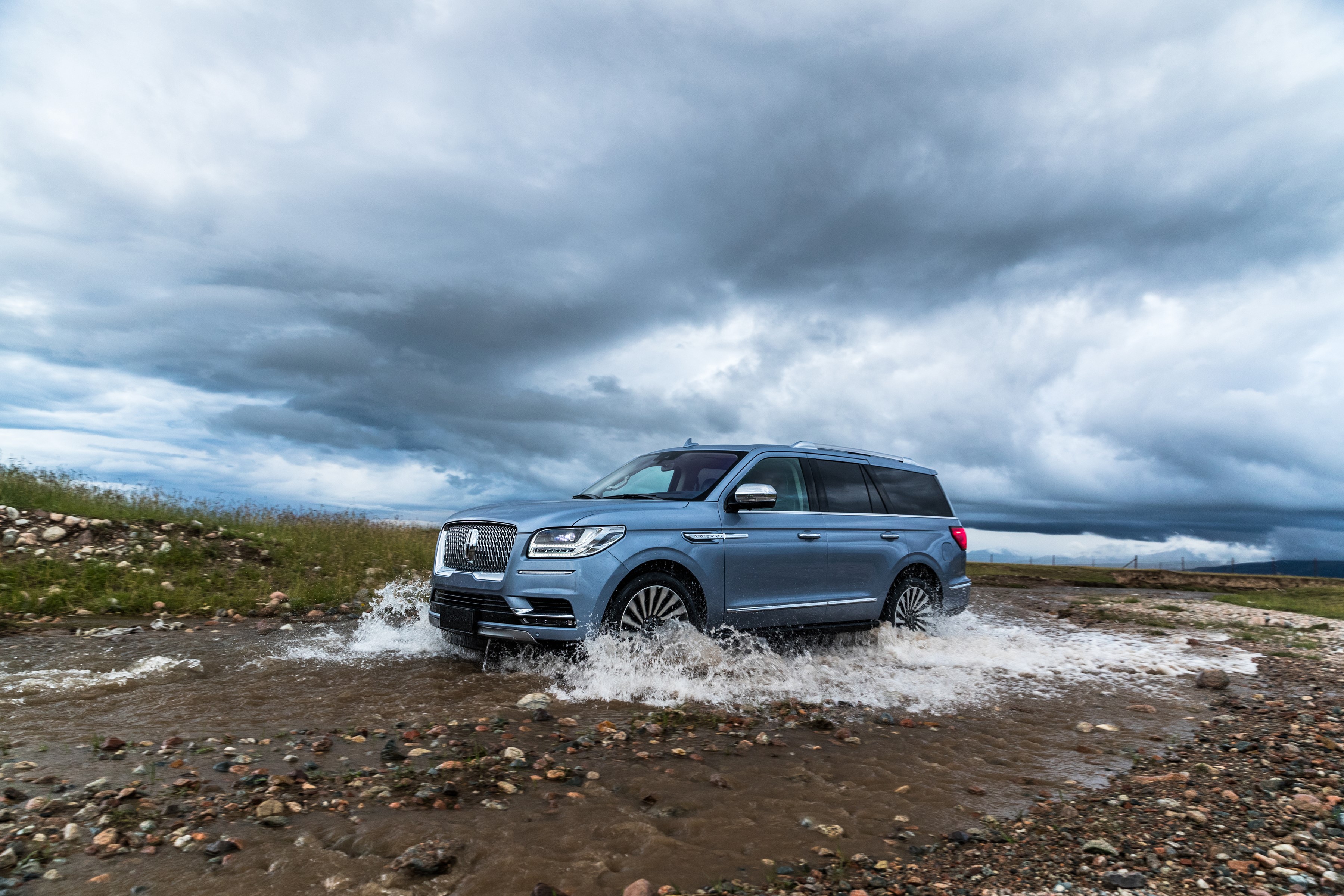 Light Blue Lincoln Navigator driving through water HD Wallpaper