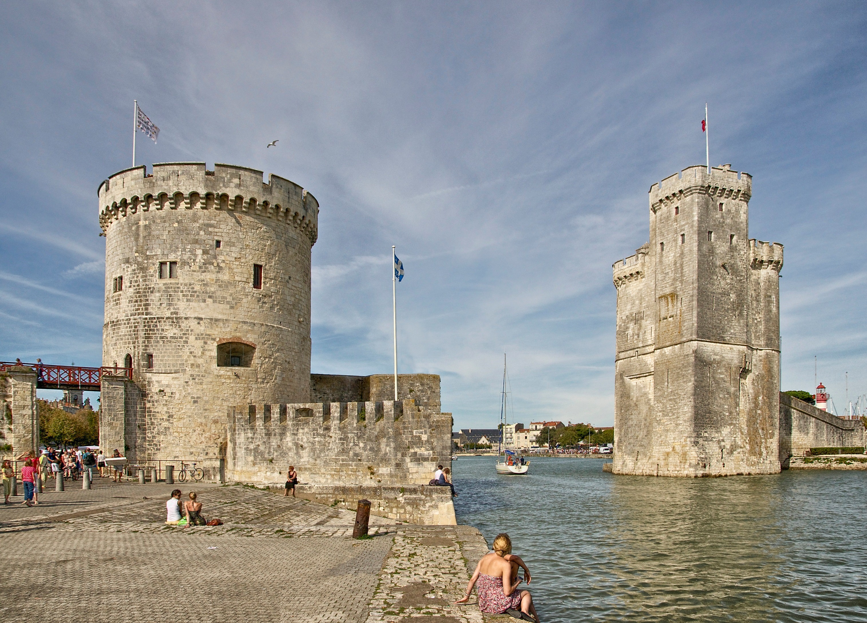Towers of La Rochelle Old Port, Charente-Maritime, France HD Wallpaper