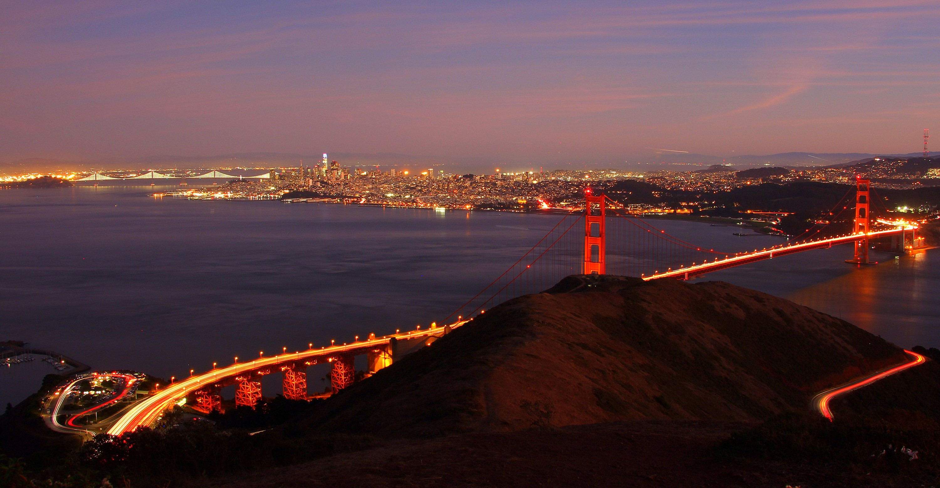 Golden Gate Bridge and San Francisco skyline at dusk HD Wallpaper