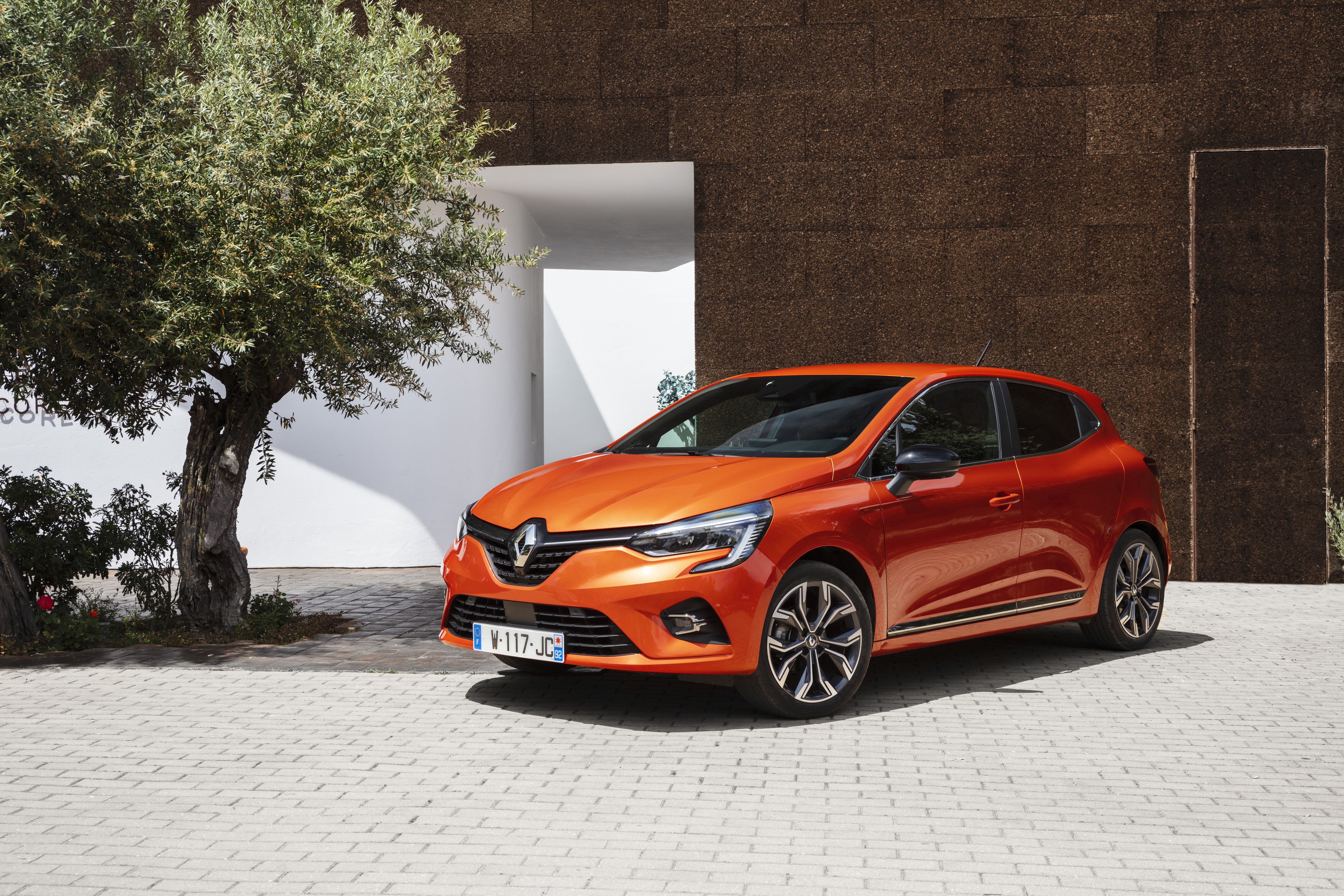 Orange Renault Clio 2019 HD Wallpaper