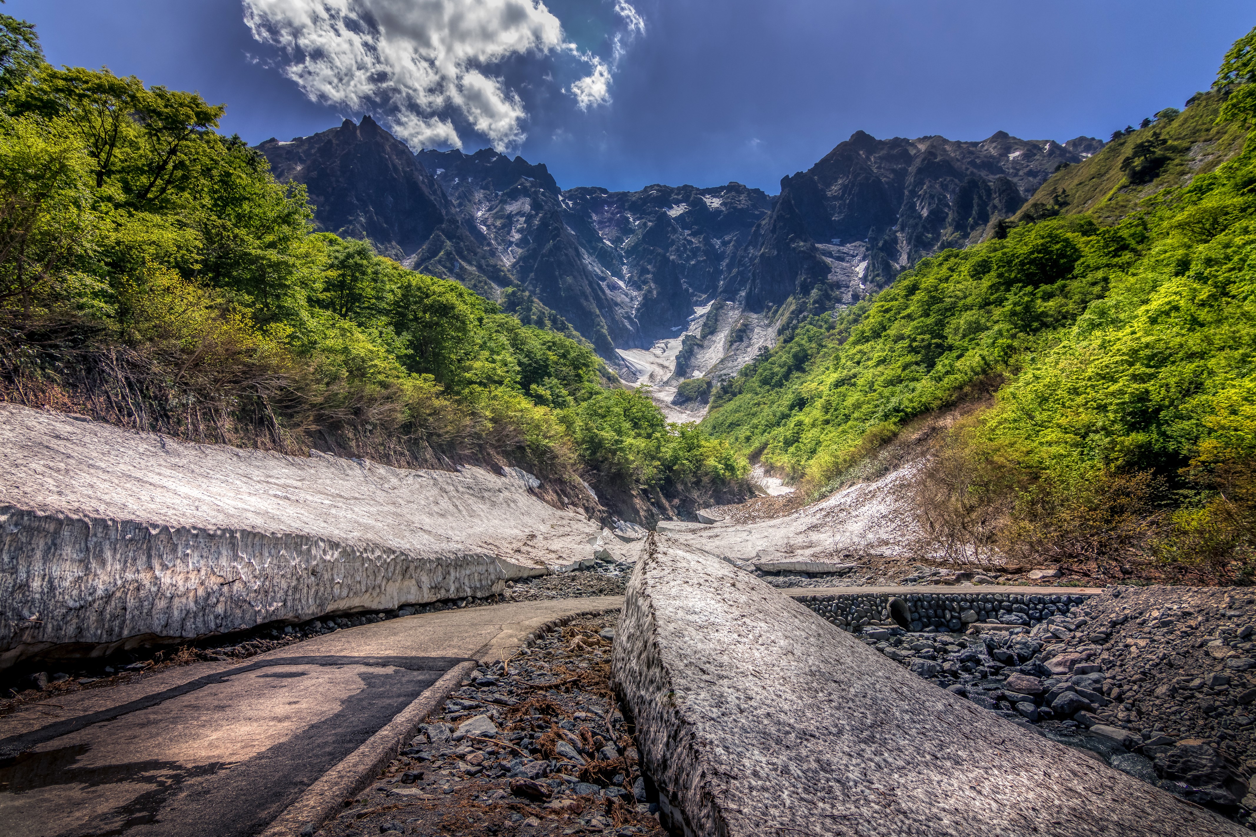 4K Tanigawa Mountains Road in Japan HD Wallpaper