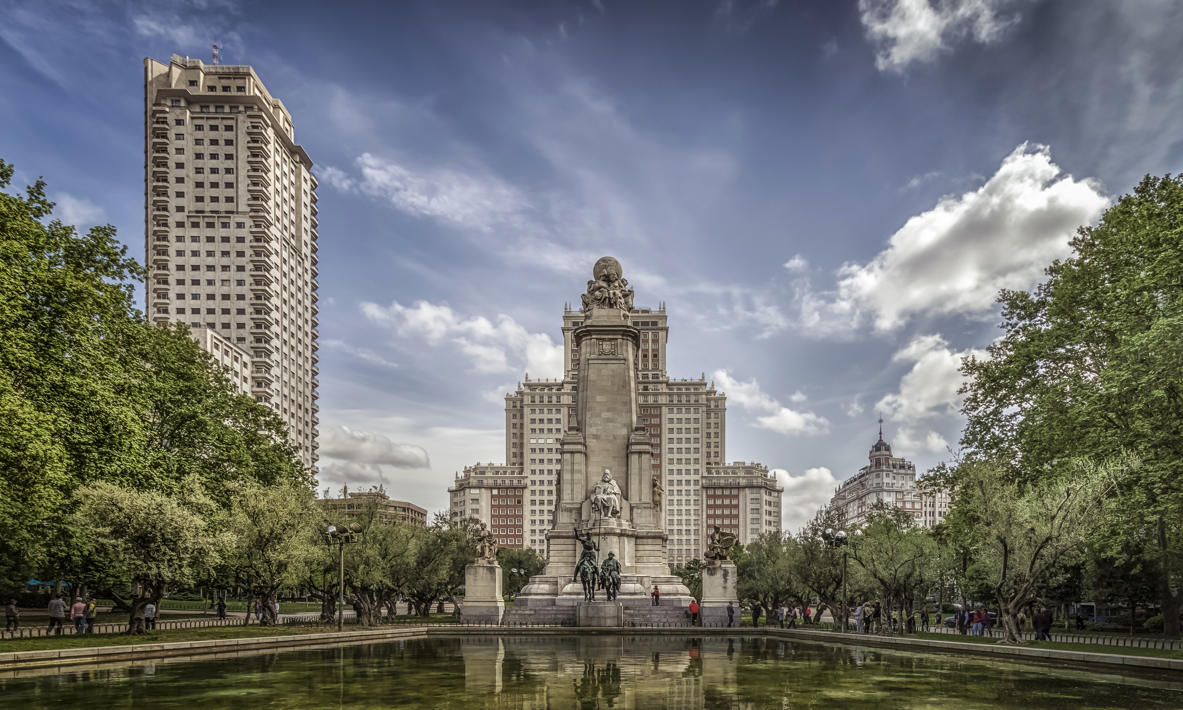 4K Monumento a Miguel de Cervantes Madrid Spain HD Wallpaper