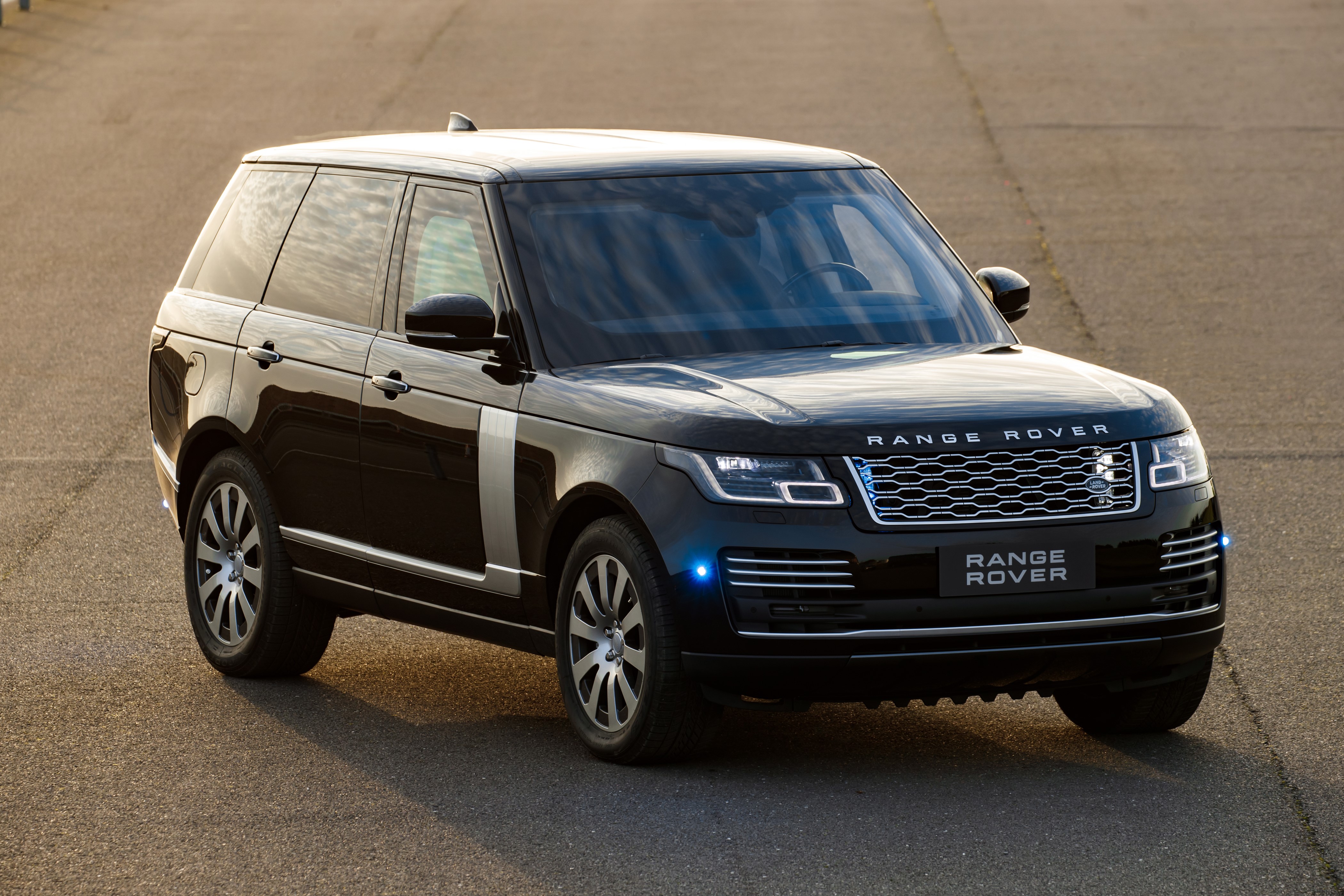 Black Range Rover Sentinel SUV HD Wallpaper