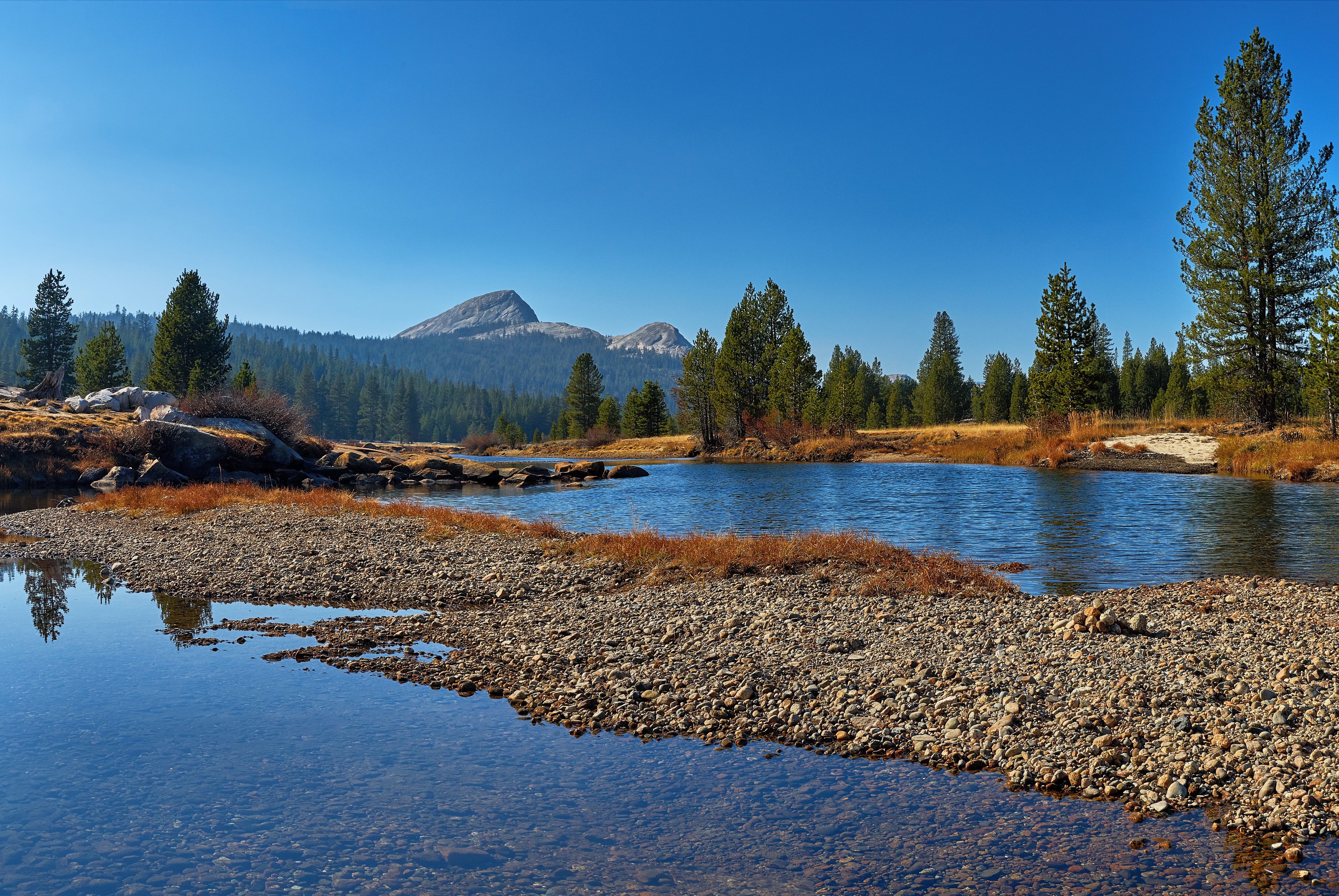 Yosemite National Park with Mountains and River HD Wallpaper