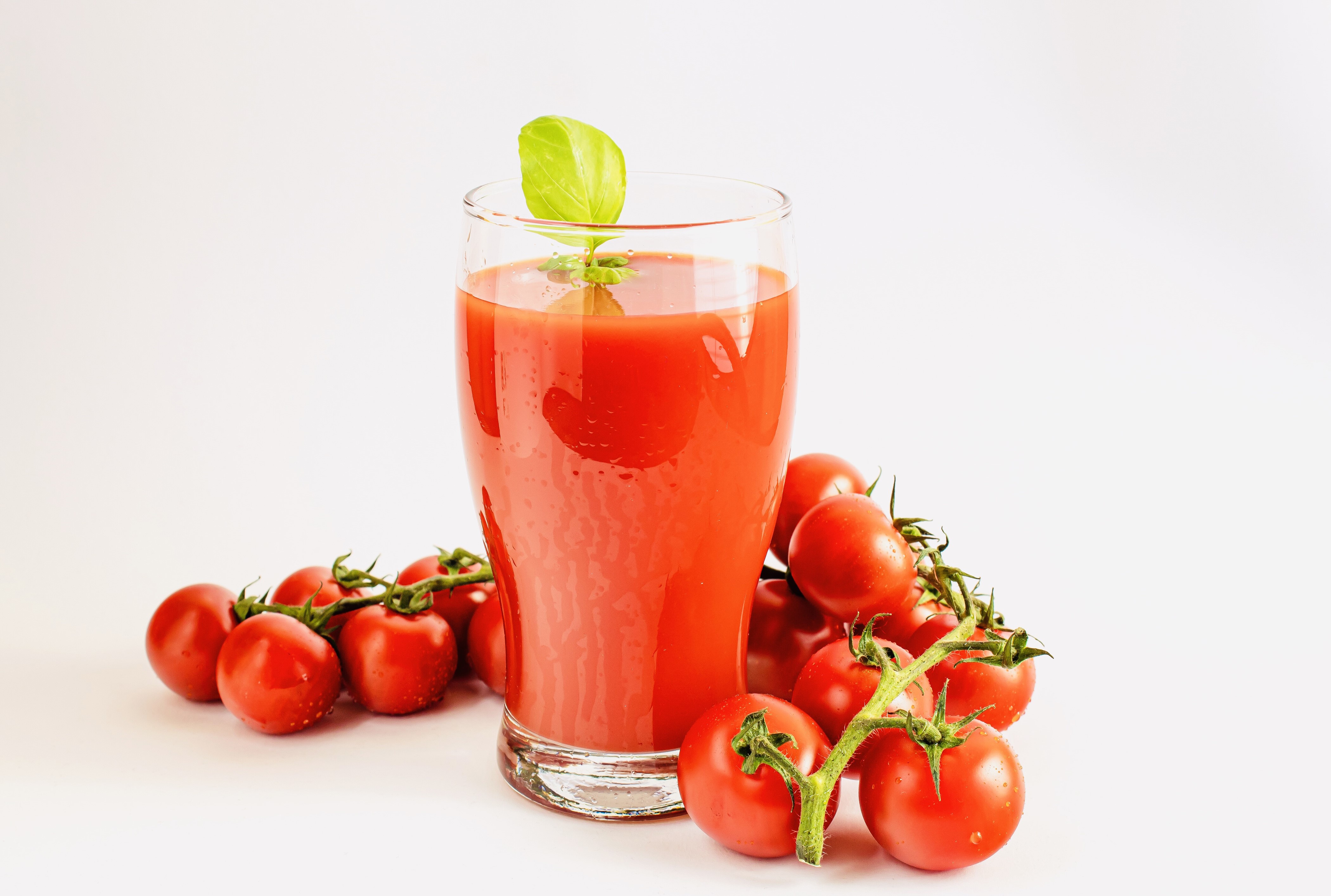 4K Tomatoes and Juice in Highball Glass HD Wallpaper