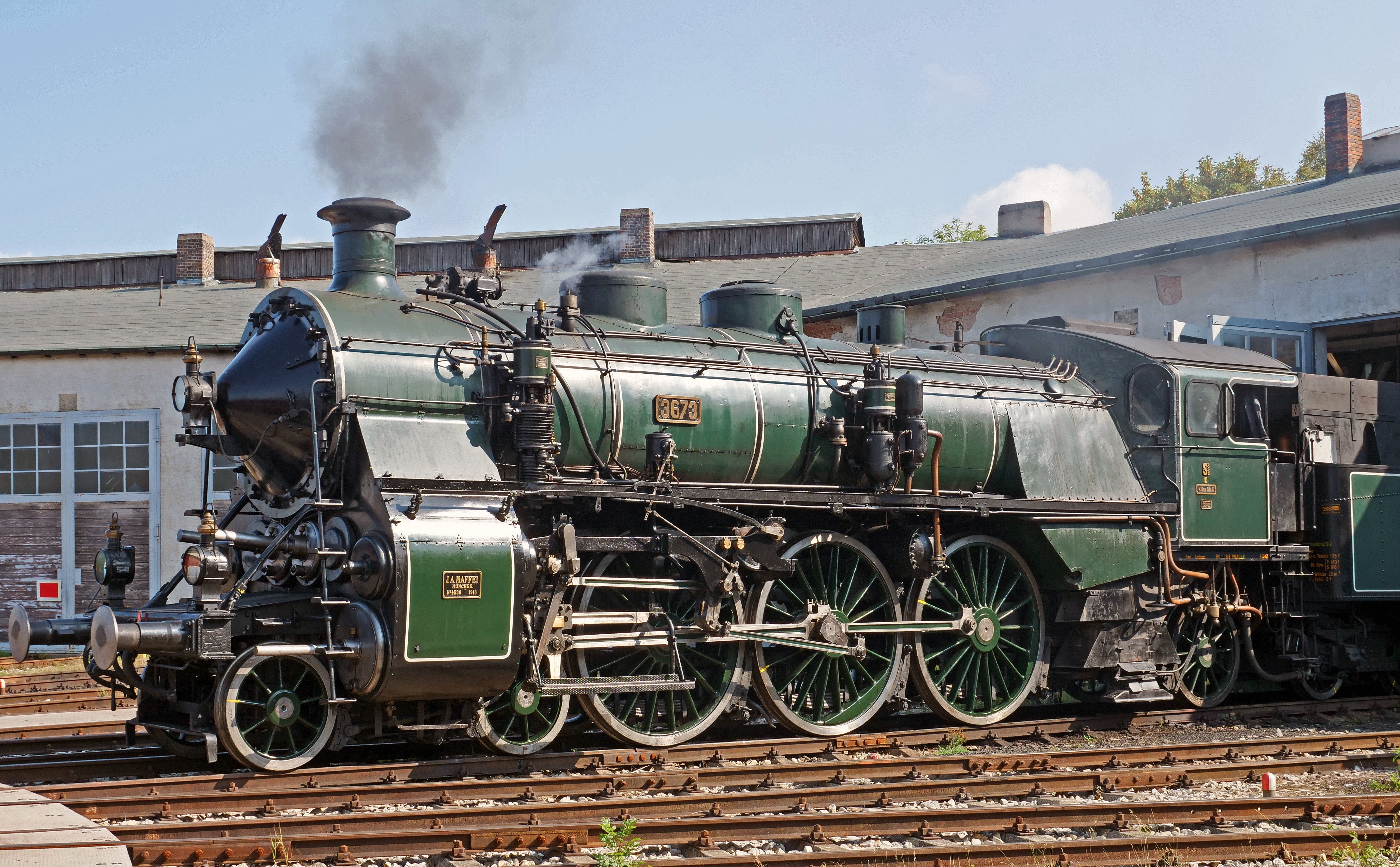 Green Steam Locomotive 3673 HD Wallpaper
