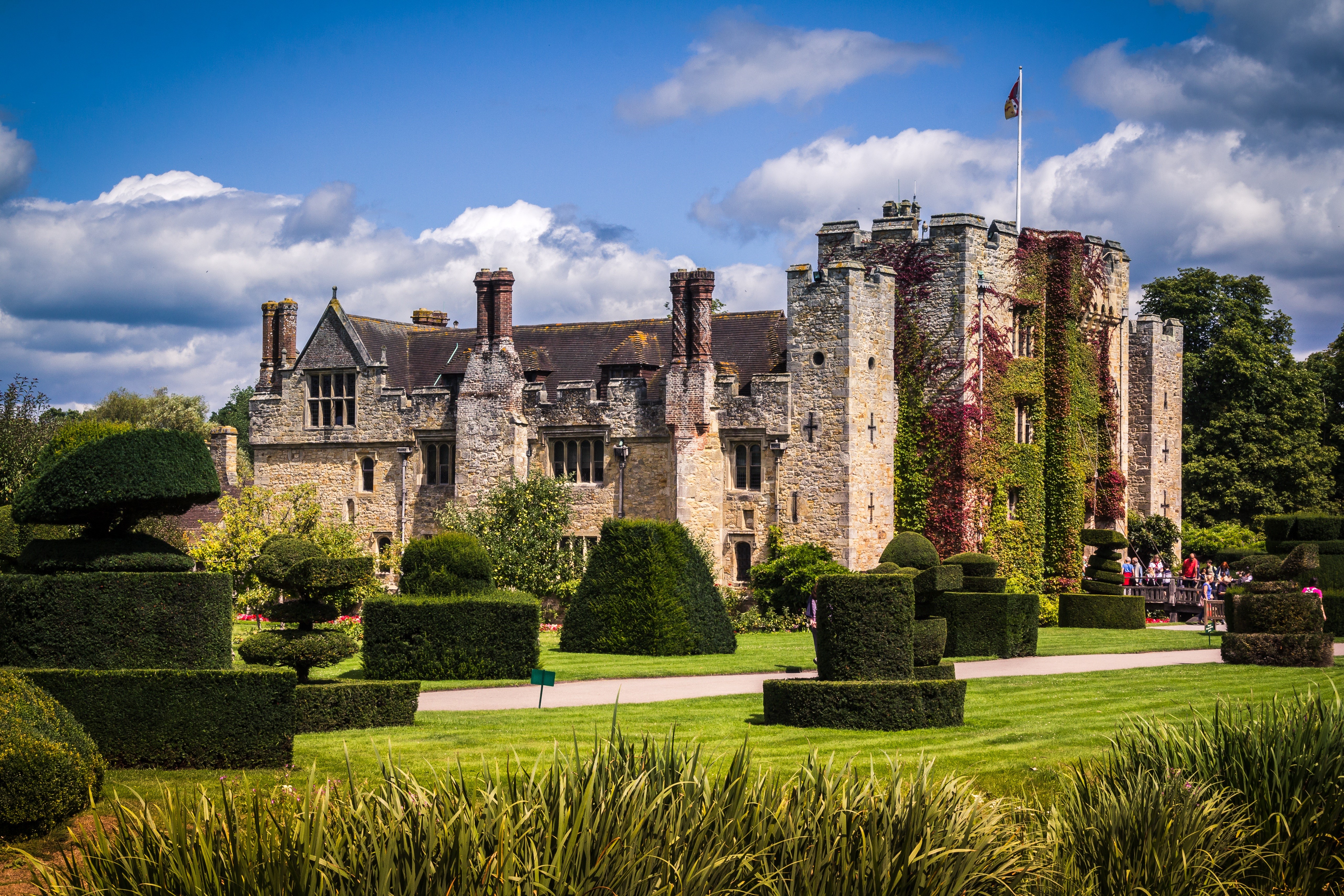 Hever Castle with manicured gardens in England HD Wallpaper