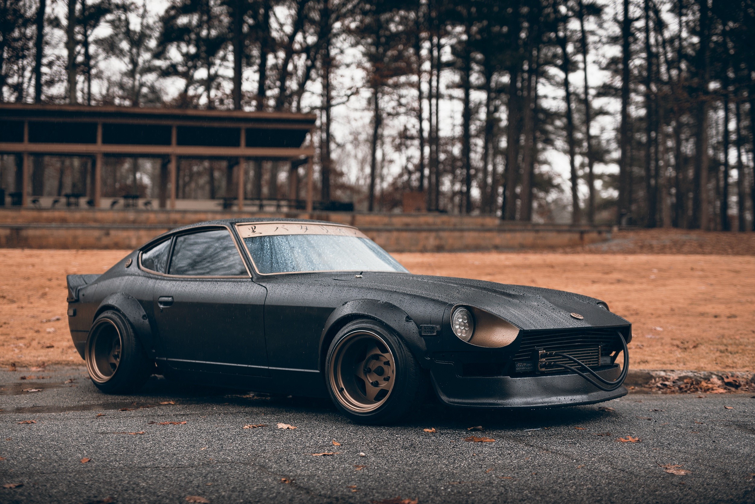Modified Black Datsun 240Z with gold accents HD Wallpaper