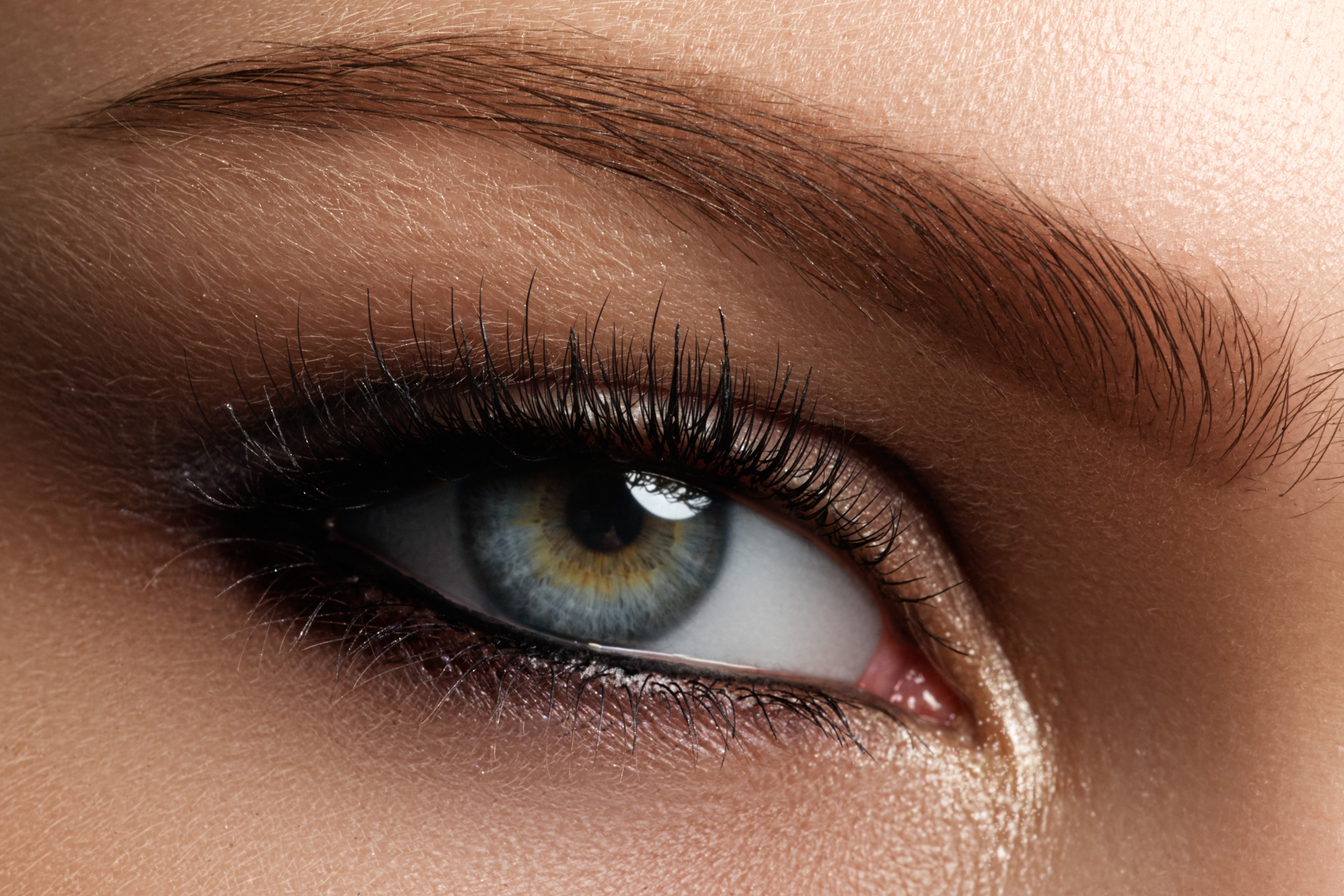 4K Closeup of a Blue and Green Eye with Eyelashes HD Wallpaper