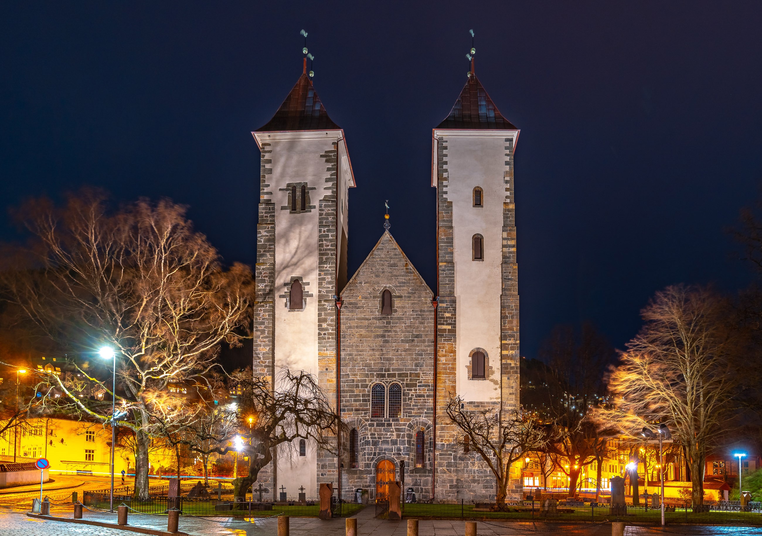 Bergen Cathedral at night, Norway HD Wallpaper