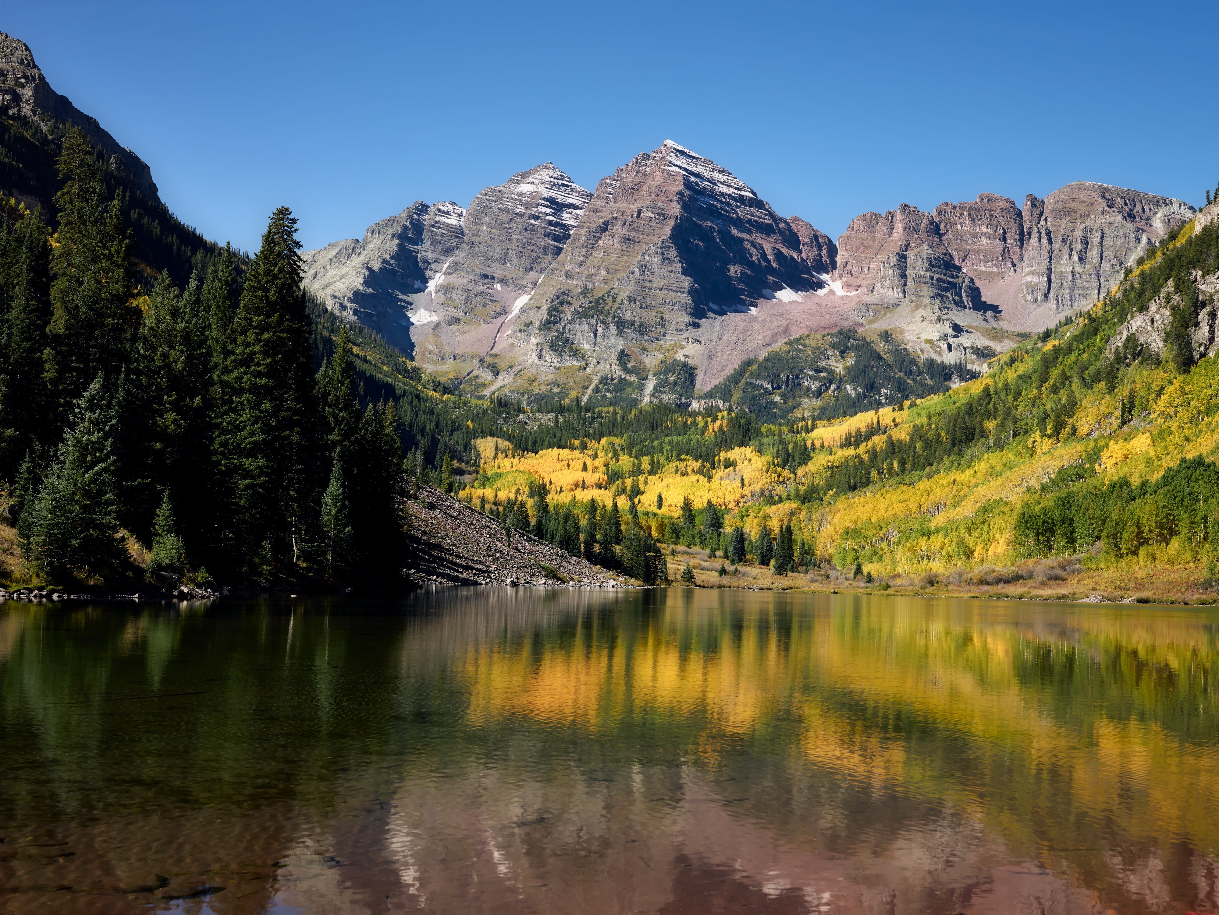 Maroon Lake and Rocky Mountains in Colorado, USA HD Wallpaper