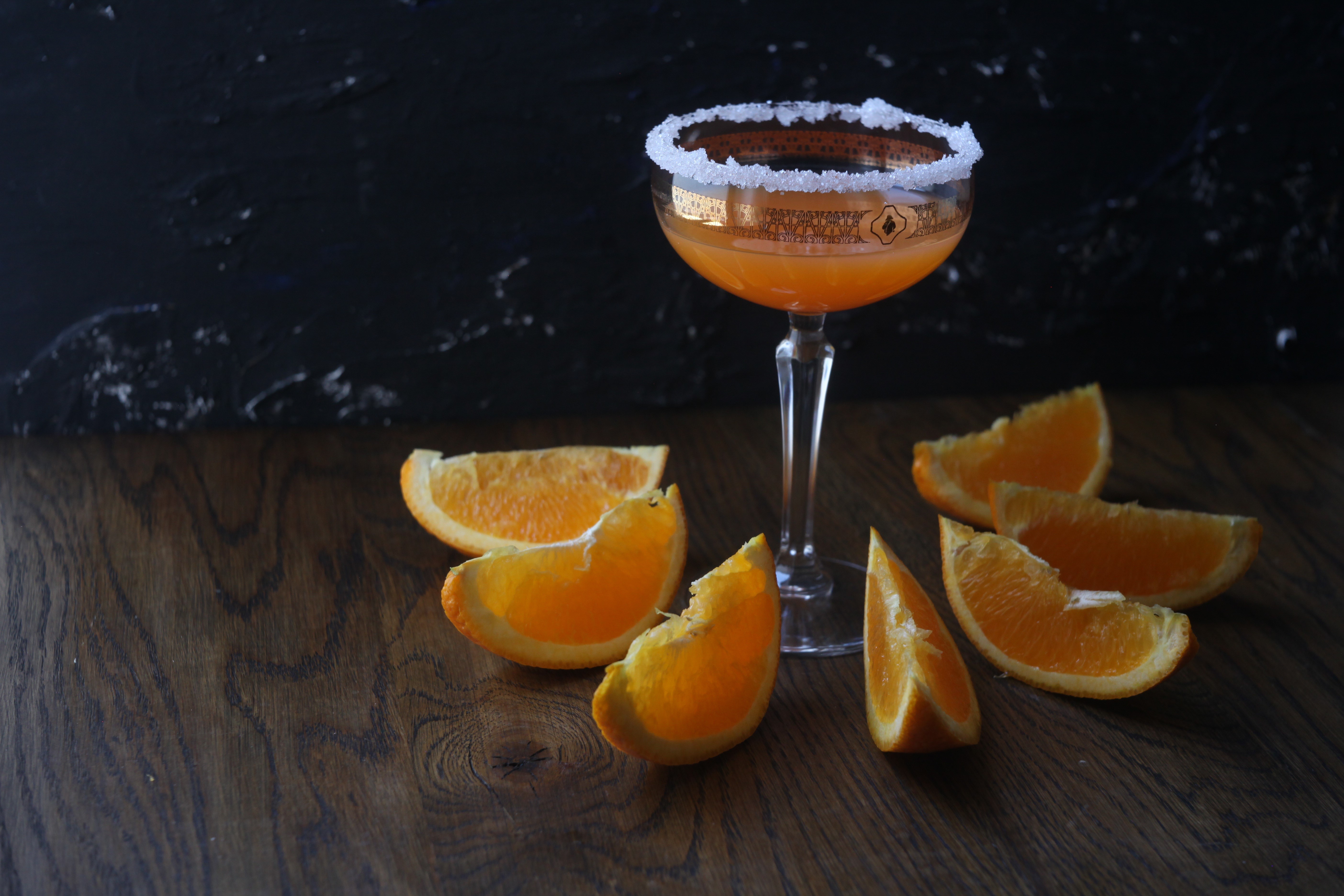 Orange juice in a glass with orange slices HD Wallpaper