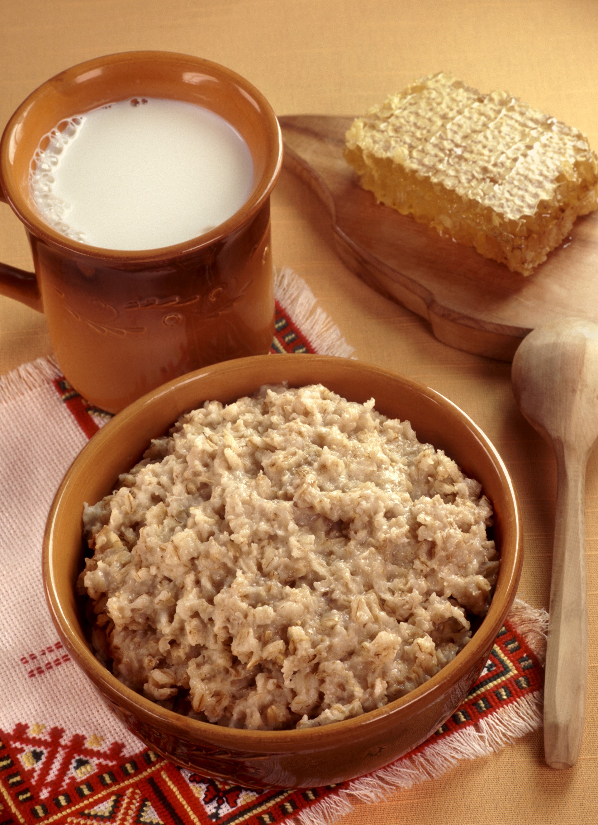 Oatmeal with milk and honeycomb HD Phone Wallpaper