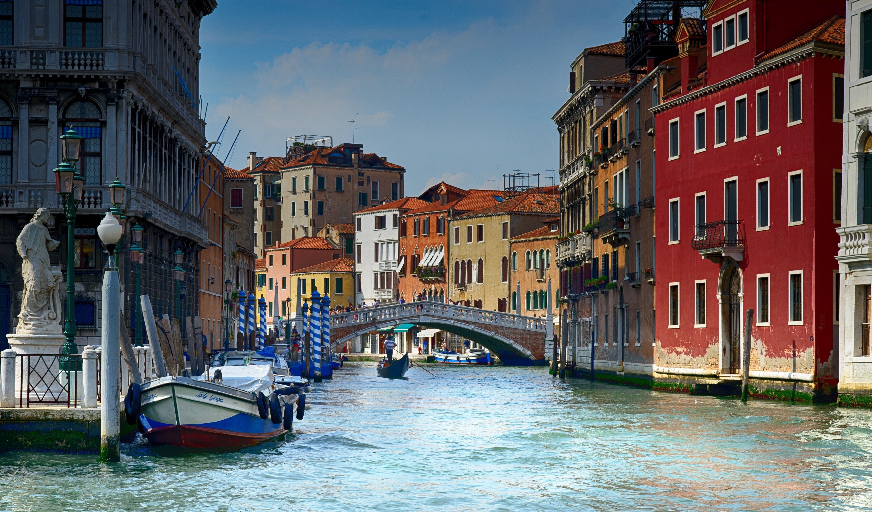Venice Canal with Bridge and Gondola HD Wallpaper