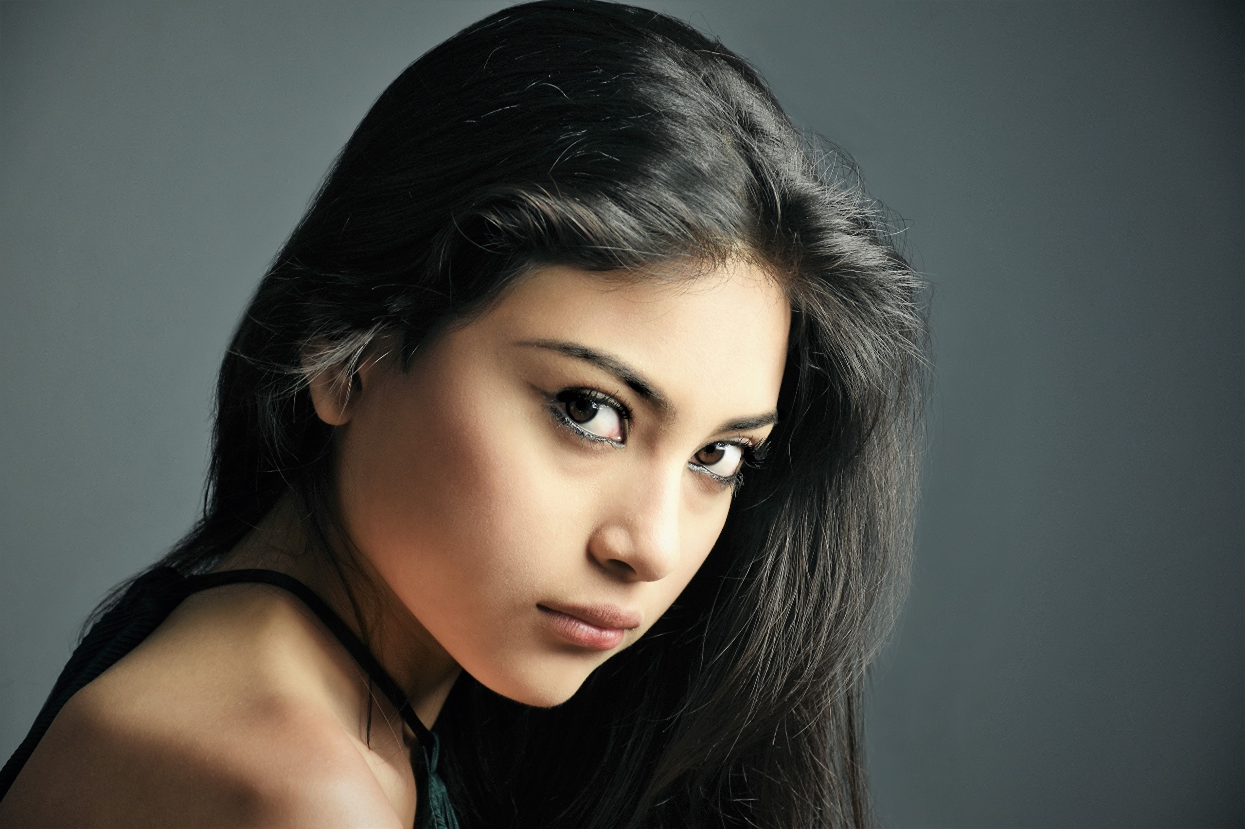 Brunette girl with dark hair and dark eyes HD Wallpaper