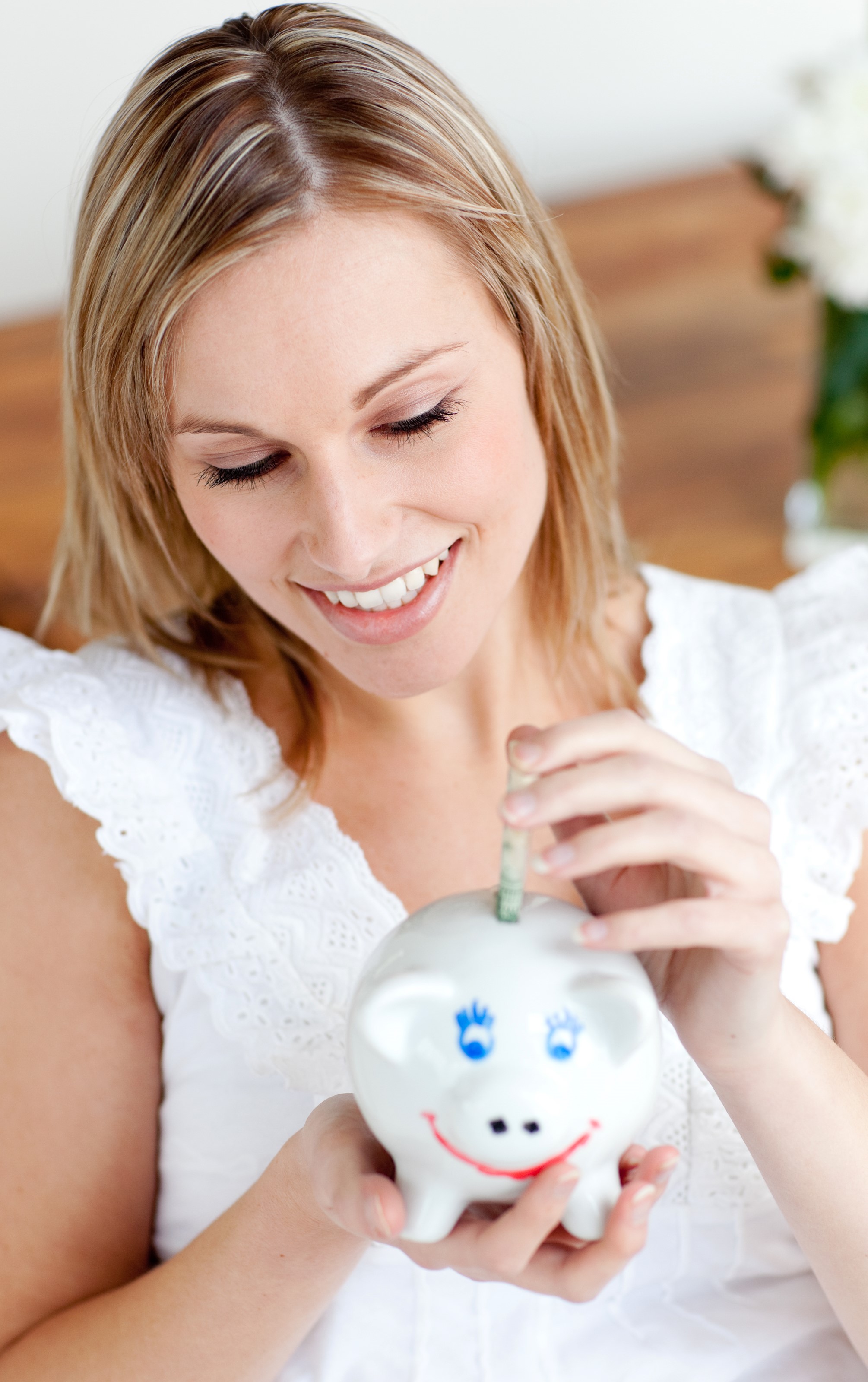 Woman putting money in a piggy bank HD Phone Wallpaper