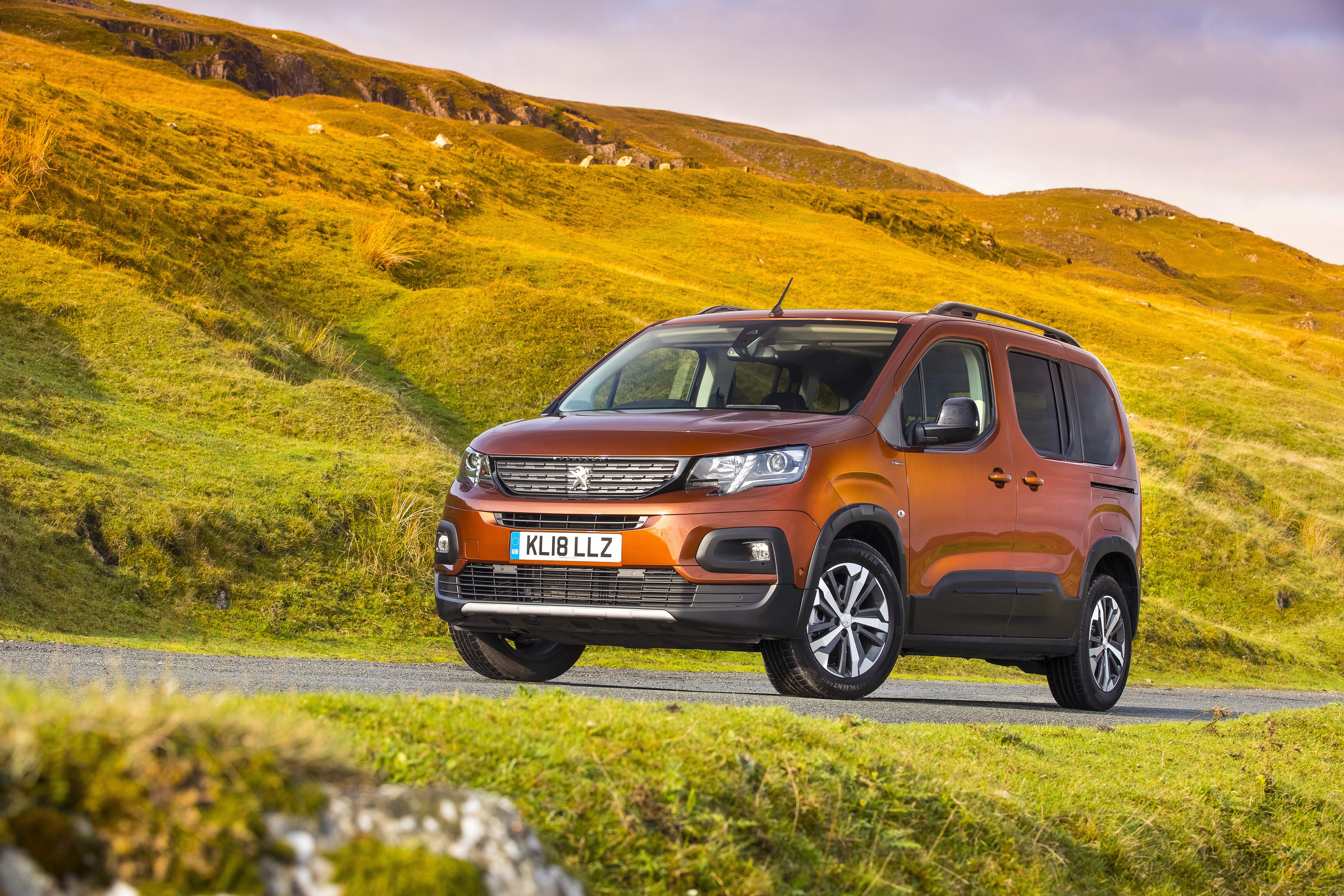 4K 2018-19 Rifter GT Line Peugeot Orange HD Wallpaper