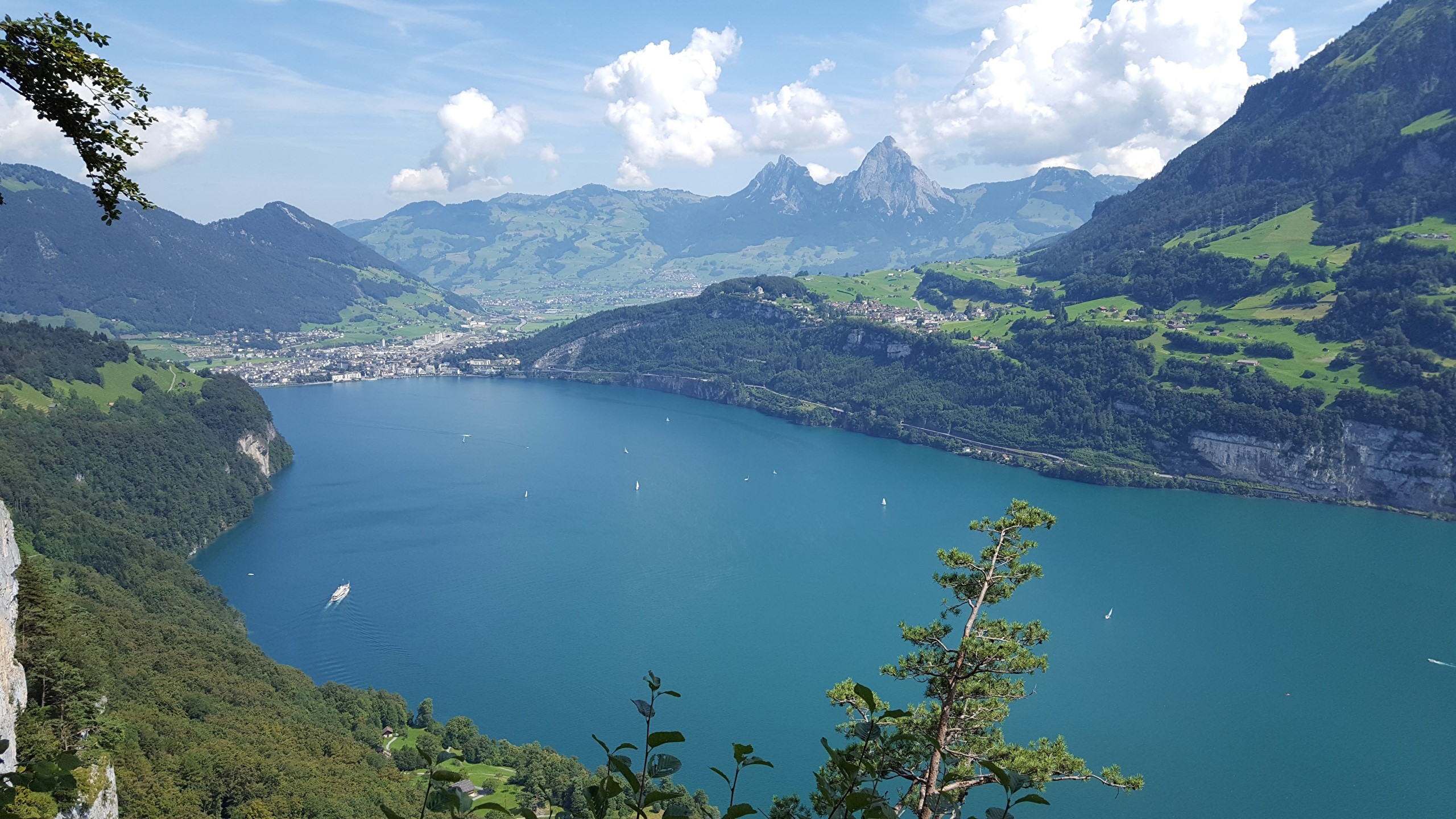 Lake Lucerne and mountains in Brunnen, Canton of Schwyz, Switzerland HD Wallpaper