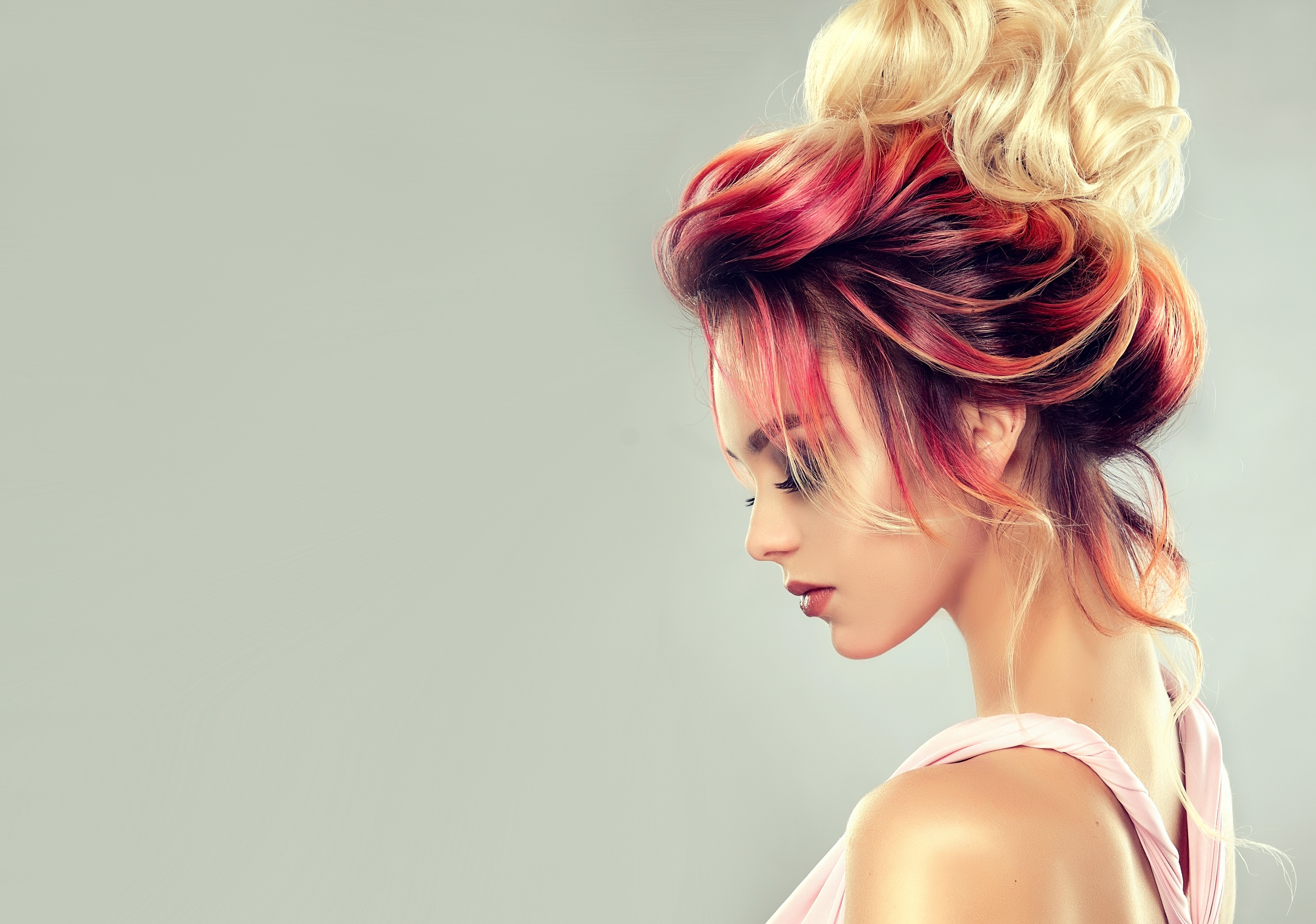 Sofia Zhuravets with colorful hair HD Wallpaper