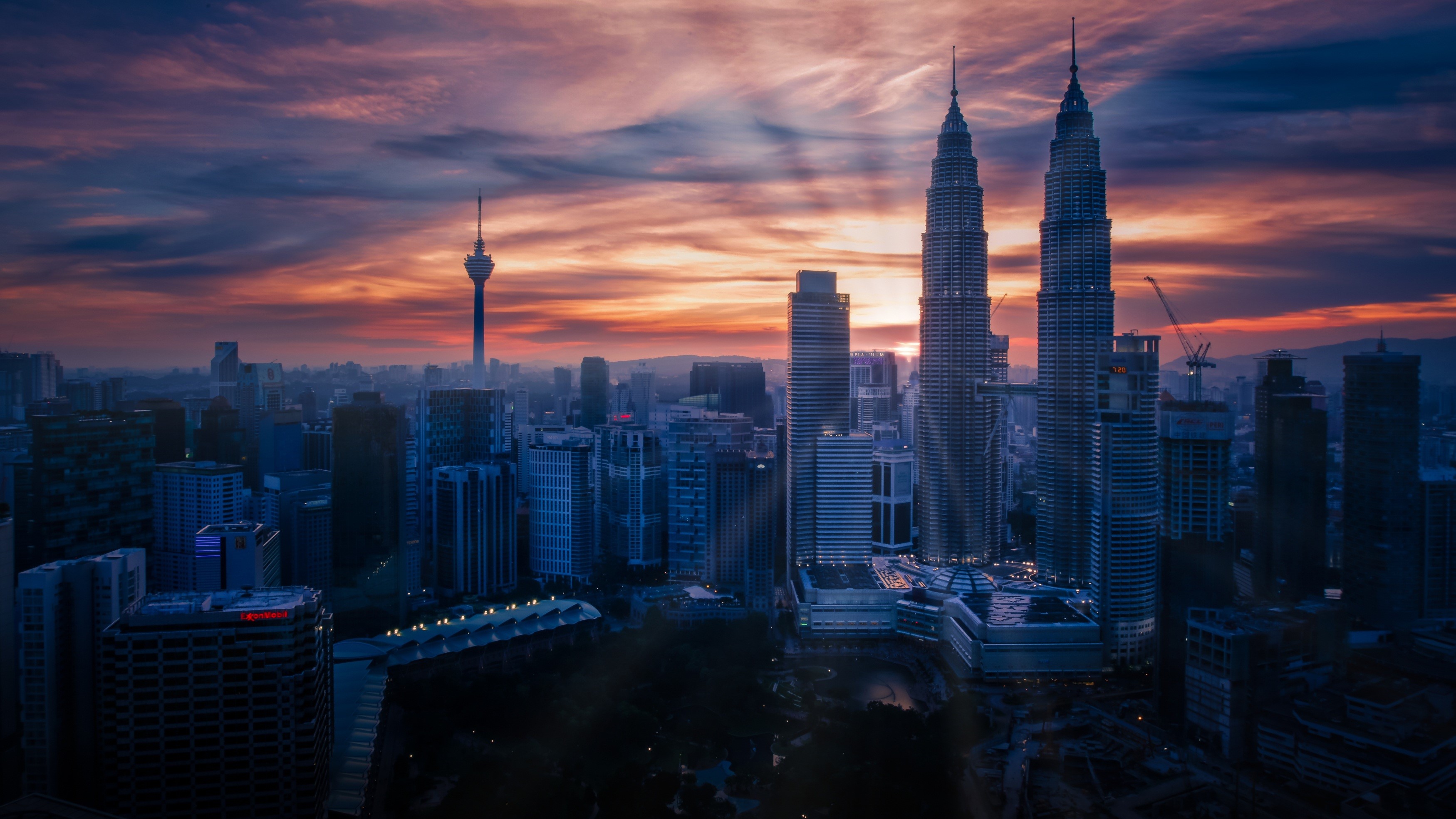 Kuala Lumpur skyline at sunset with Petronas Twin Towers HD Wallpaper