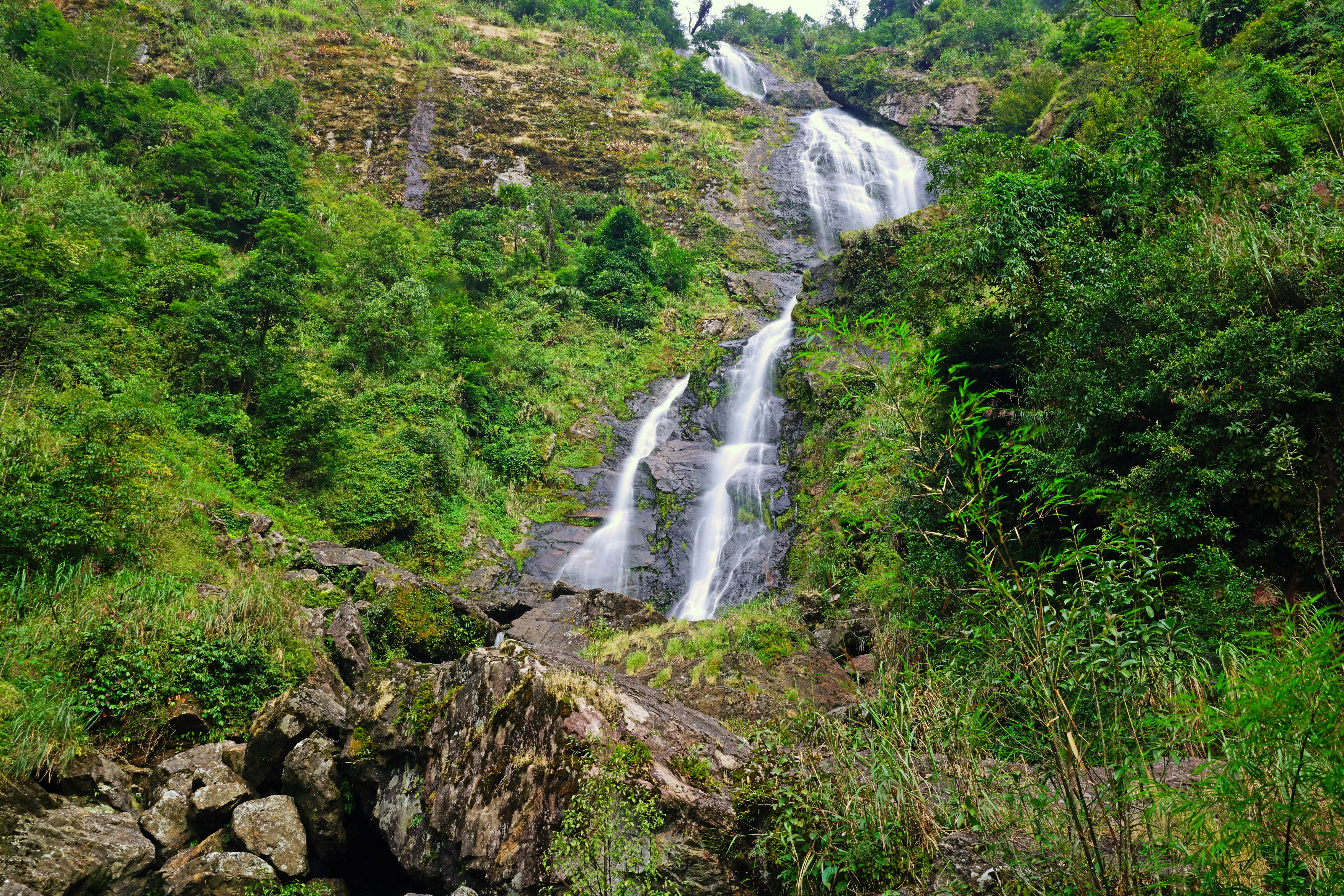 Waterfalls in Sapa, Vietnam HD Wallpaper