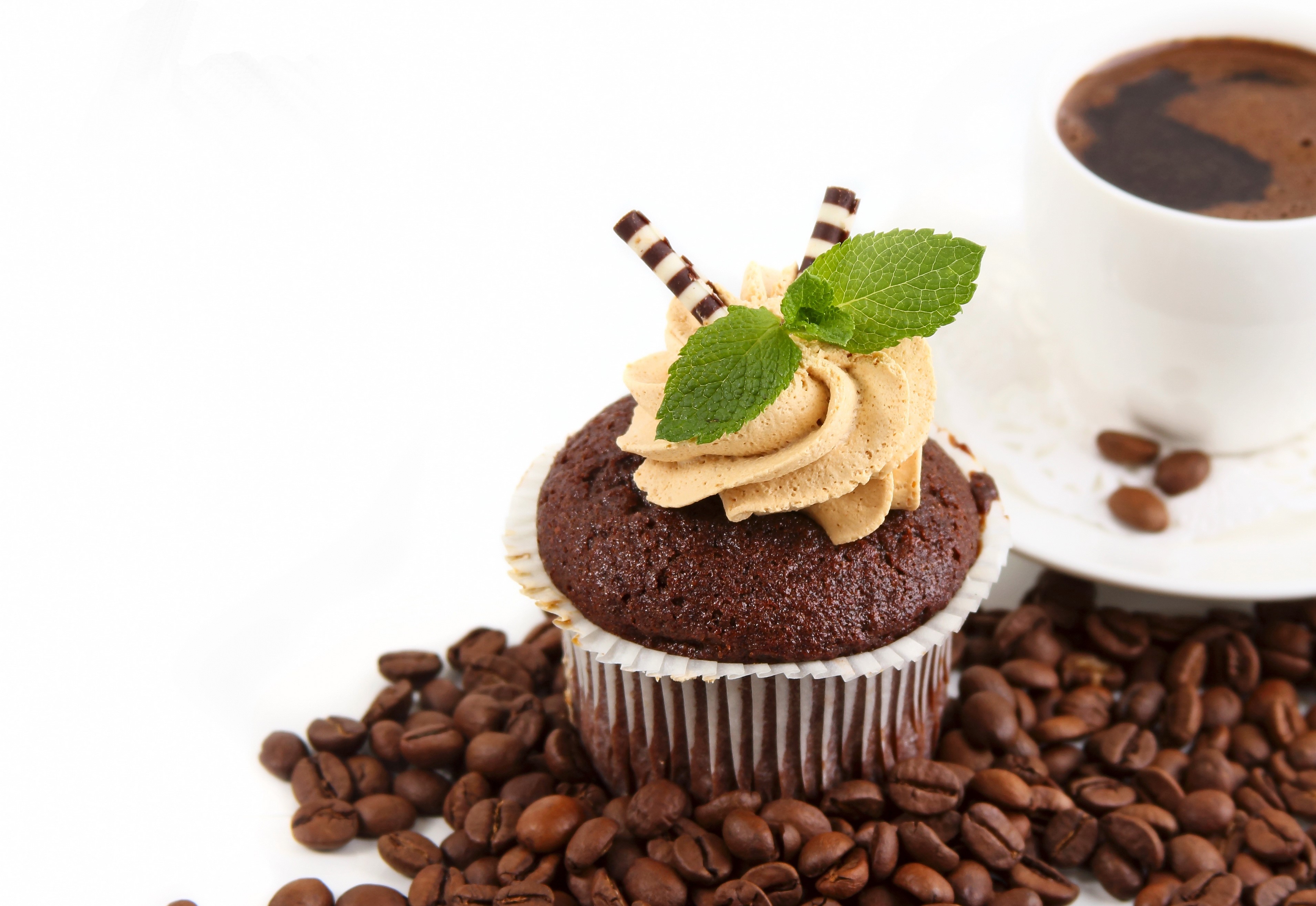 Chocolate cupcake with coffee frosting and coffee beans HD Wallpaper