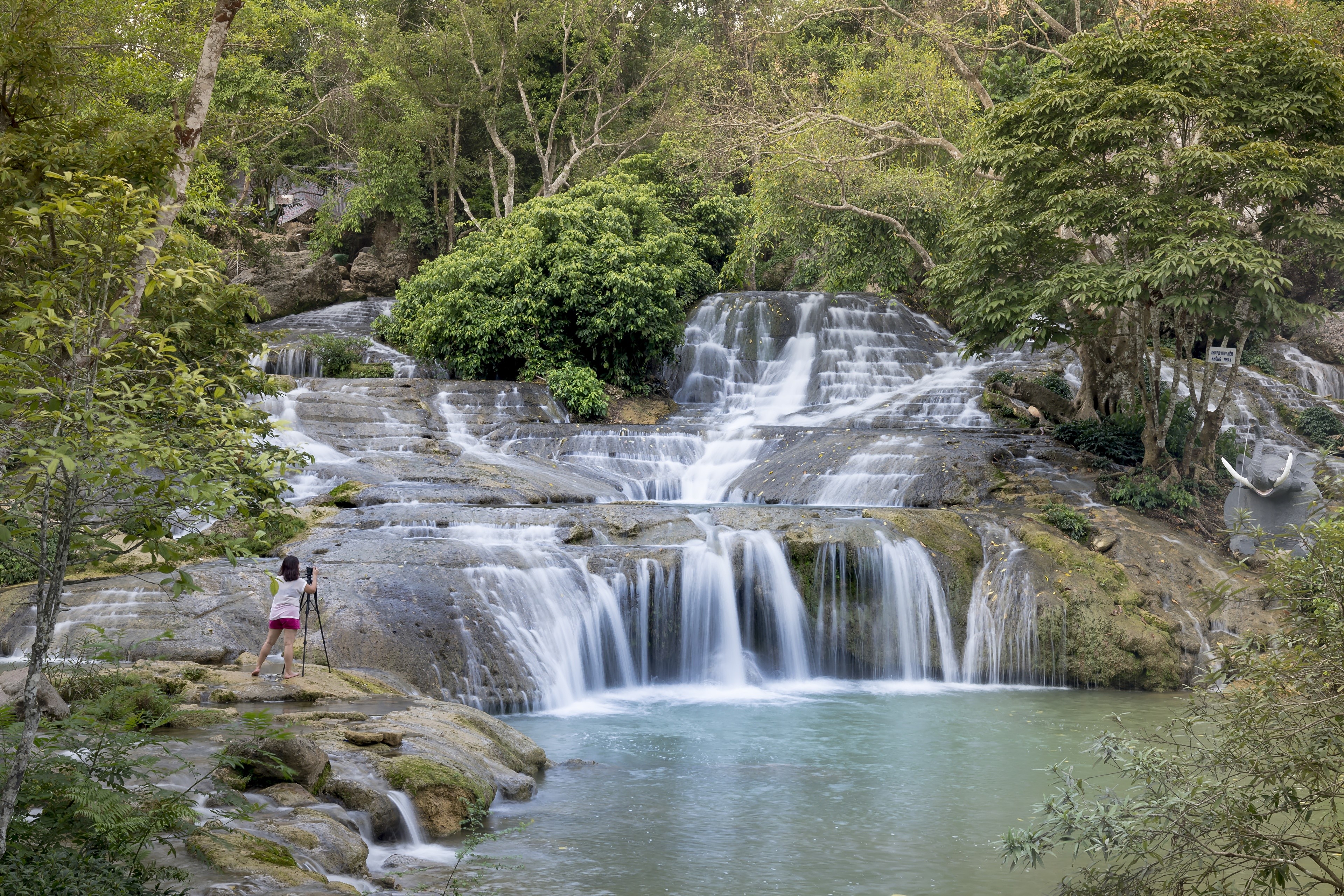 Photographer at Lang Son Province Waterfalls, Vietnam HD Wallpaper