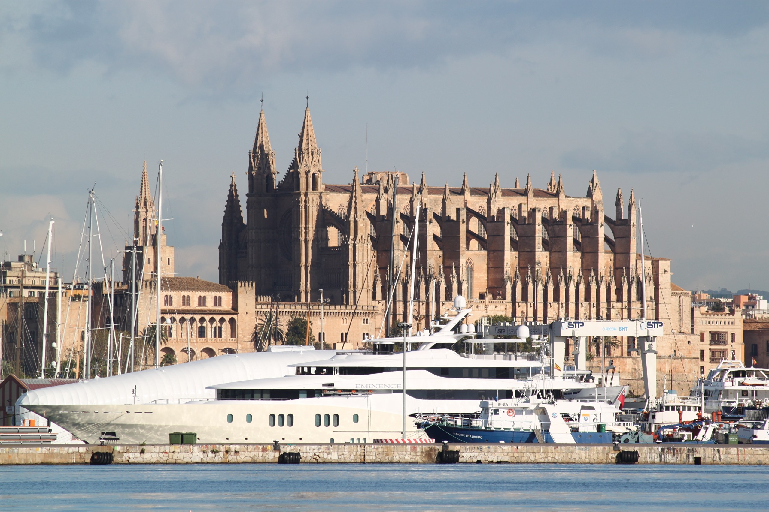 Cathedral of Palma and Yacht in Mallorca, Spain HD Wallpaper