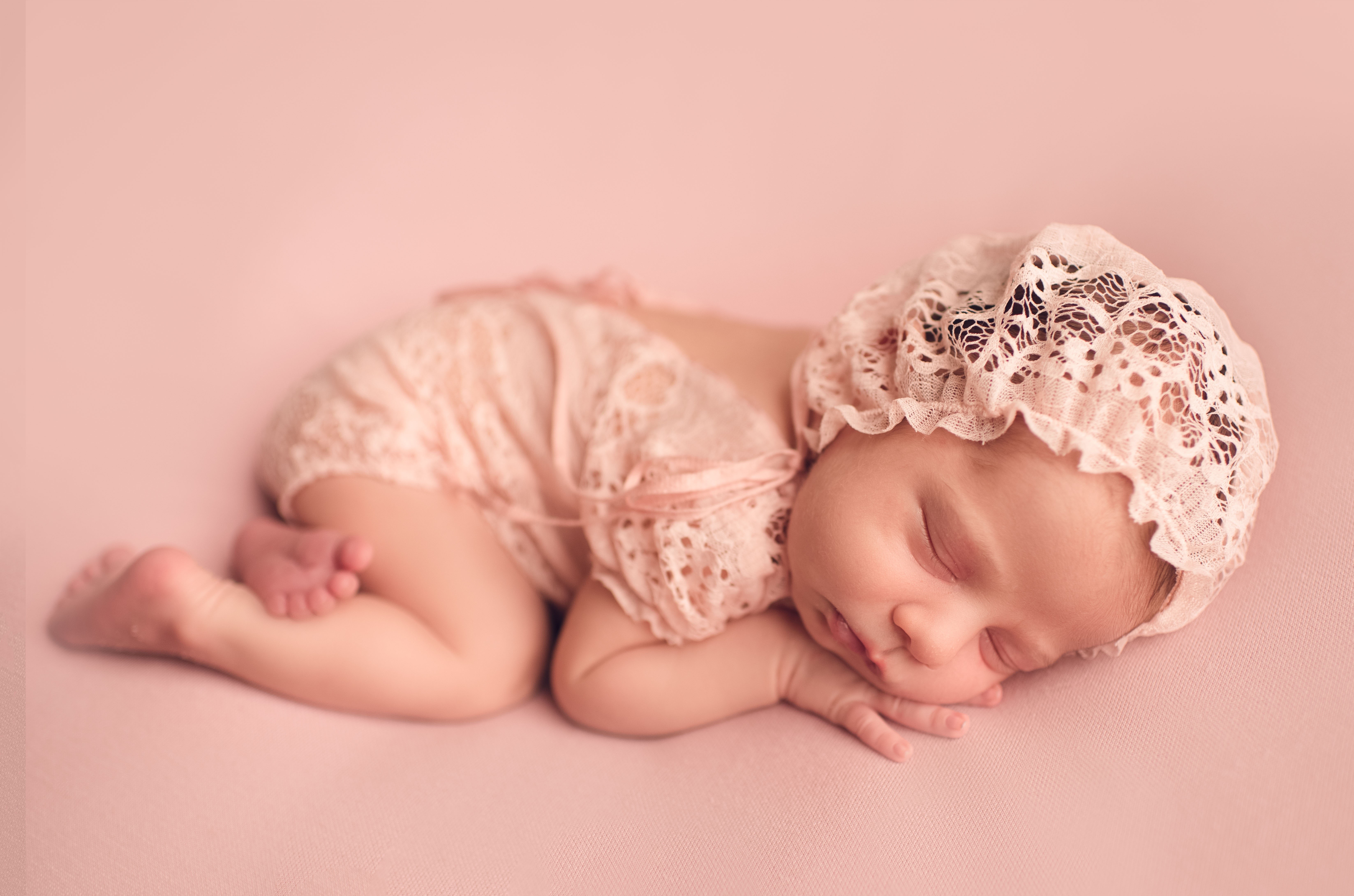 Newborn baby sleeping on pink background HD Wallpaper