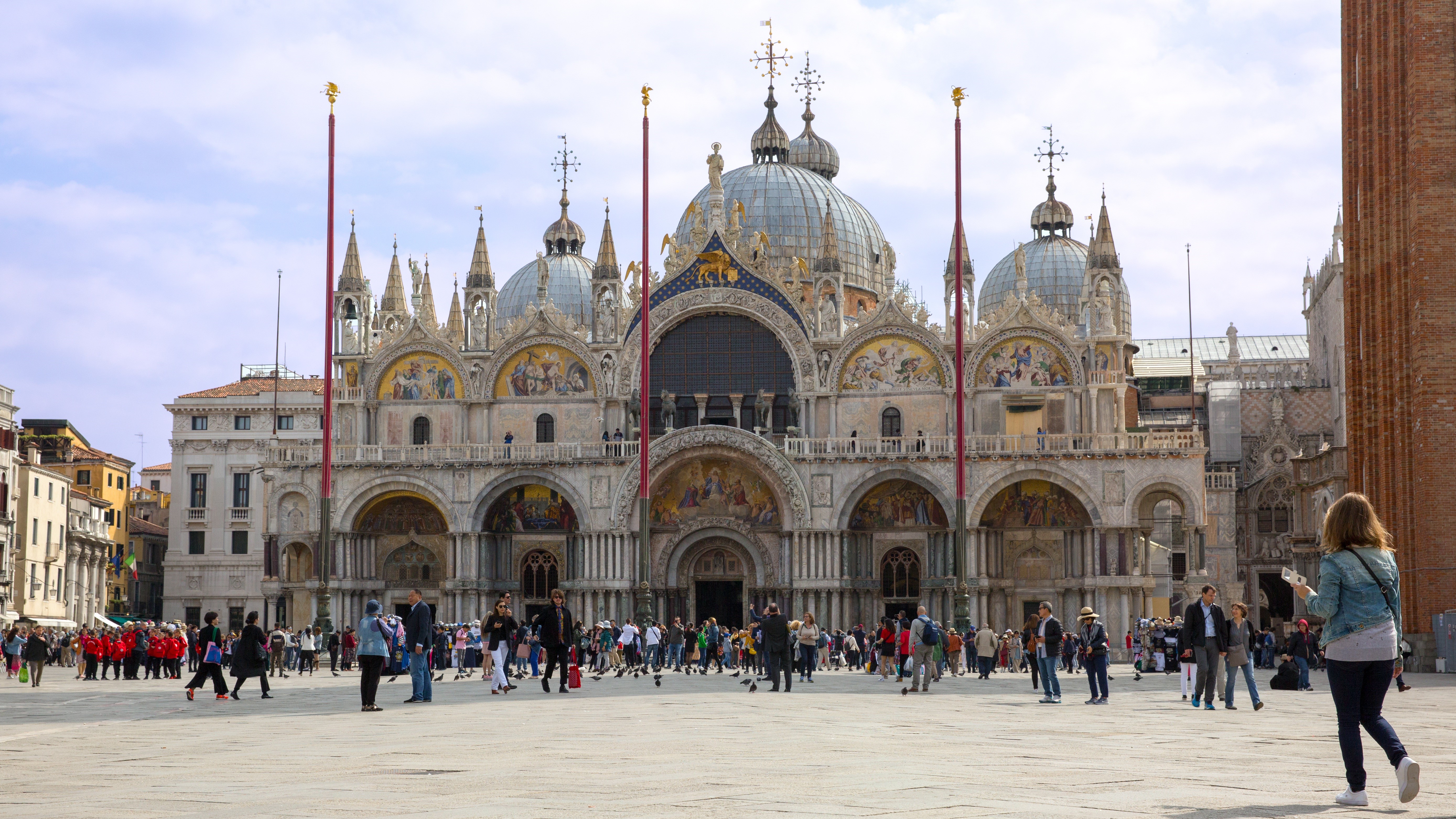 St. Mark's Square in Venice, Italy with people HD Wallpaper