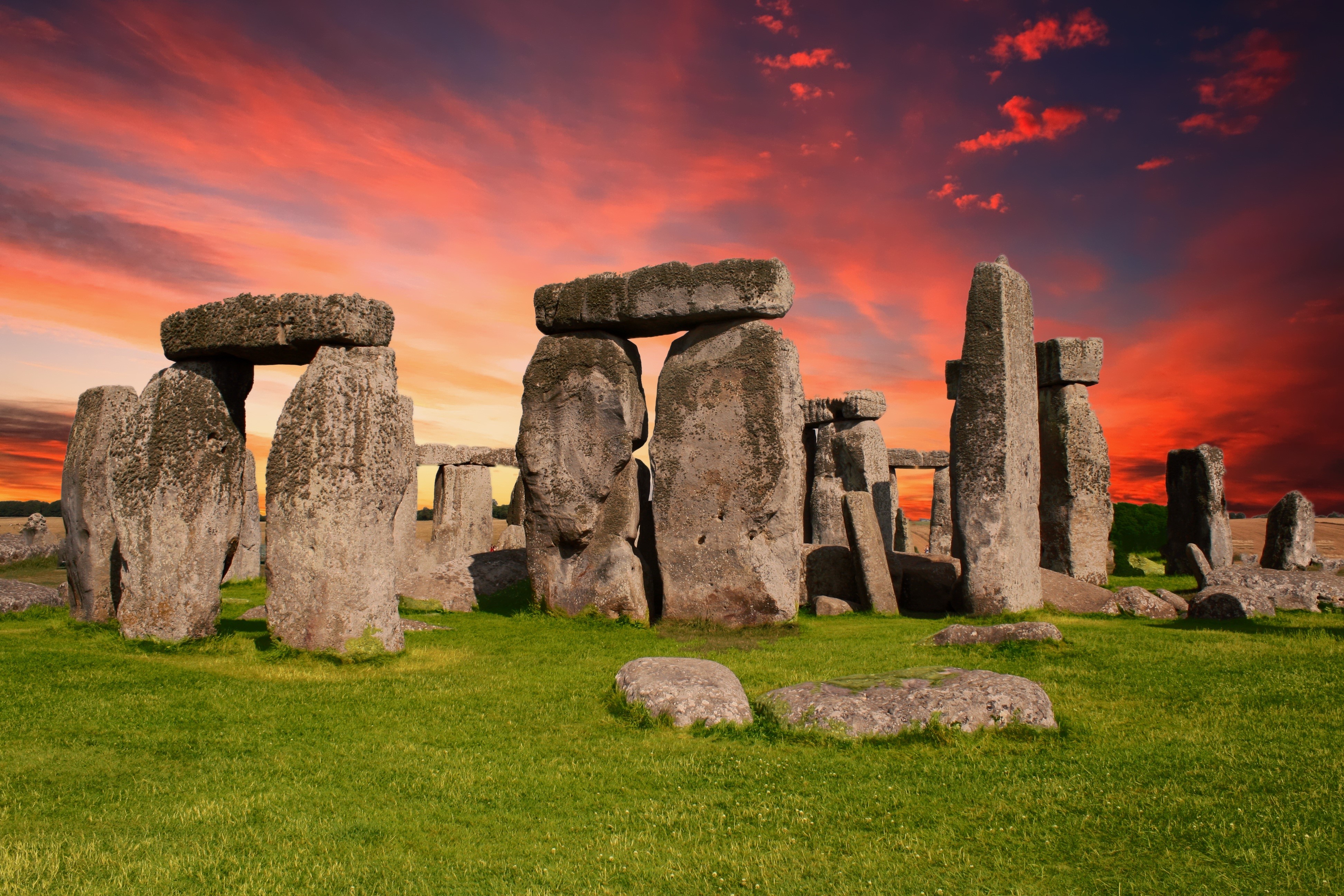 Stonehenge in Wiltshire, England at sunset HD Wallpaper