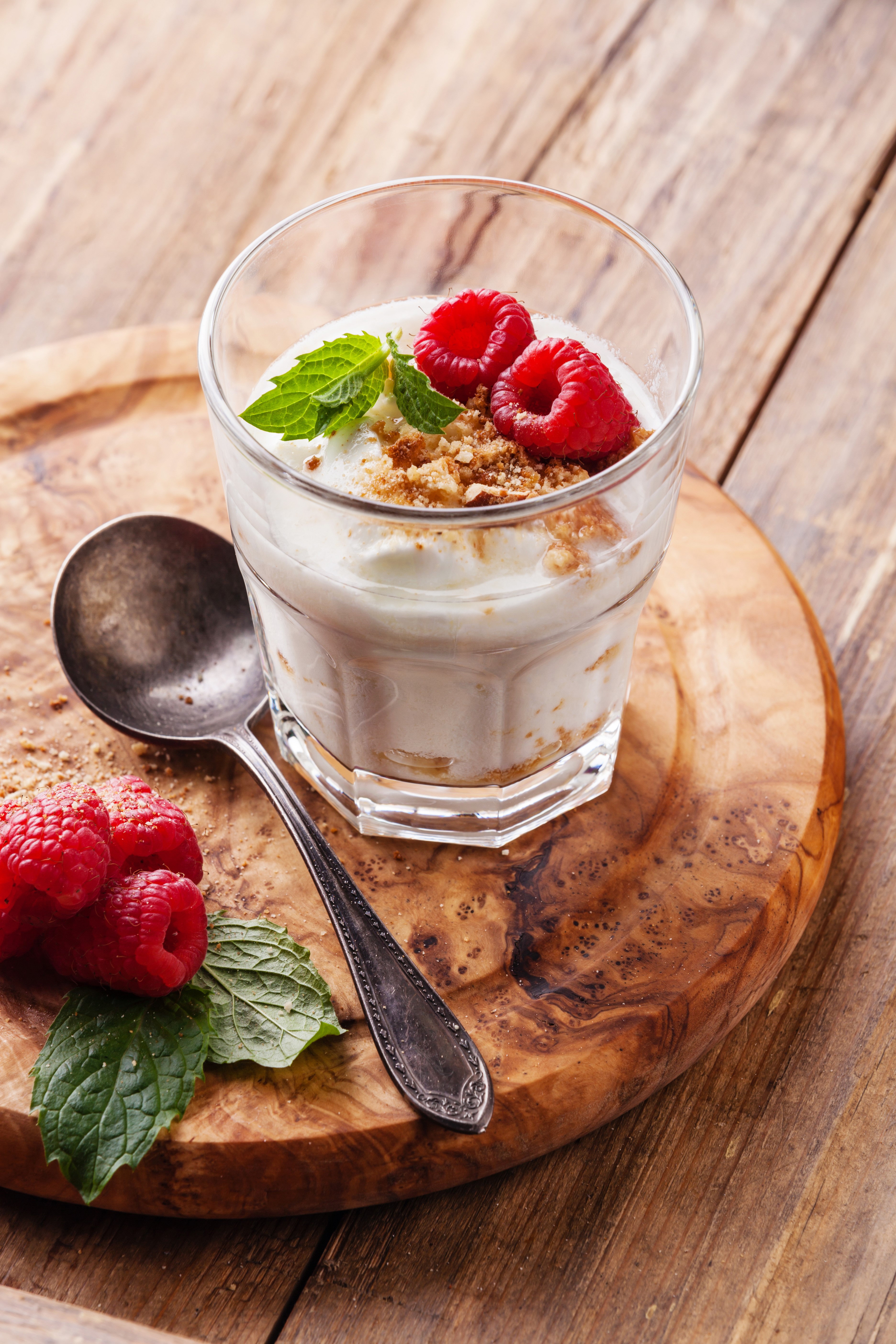 Yogurt parfait with raspberries and mint HD Phone Wallpaper