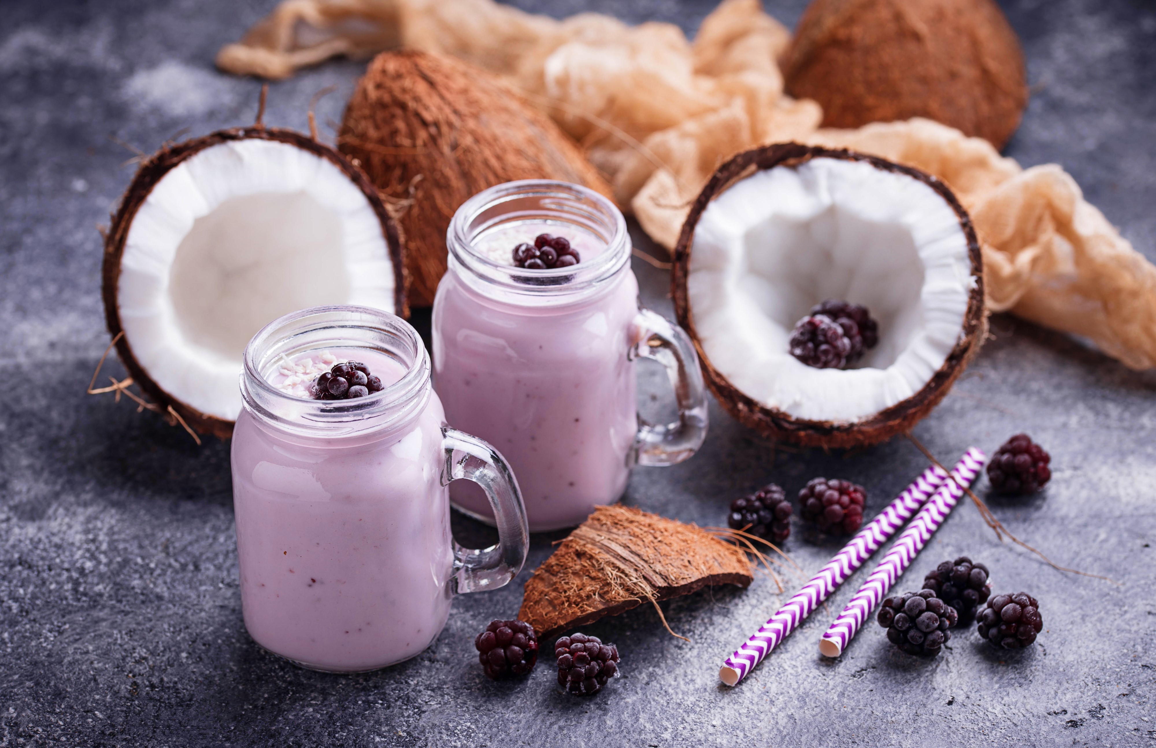 Coconut Blackberry Yogurt Smoothies in Mugs HD Wallpaper