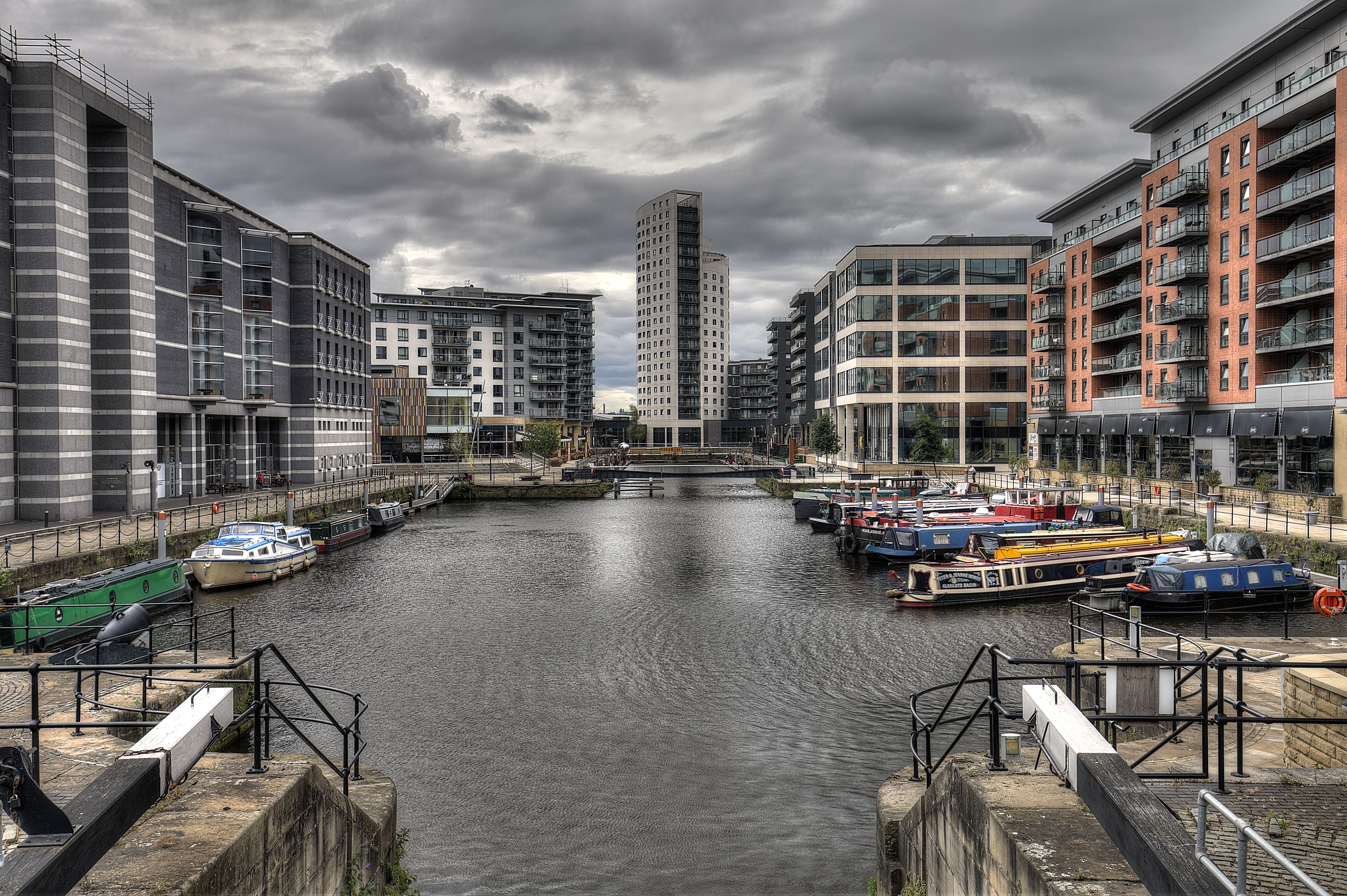 Canal with boats and modern buildings in Leeds, Yorkshire HD Wallpaper