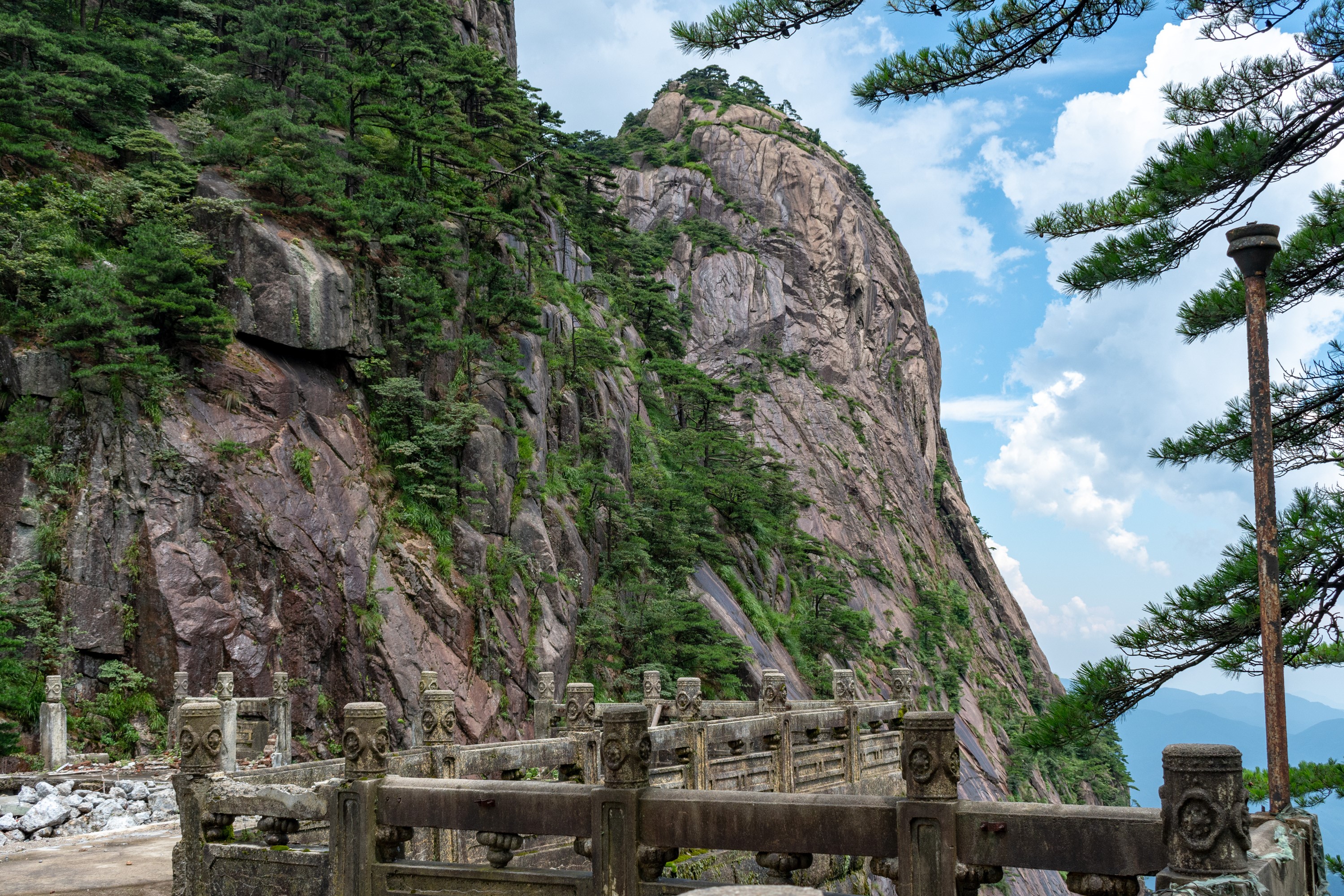 Huangshan Mountains, Anhui, China HD Wallpaper
