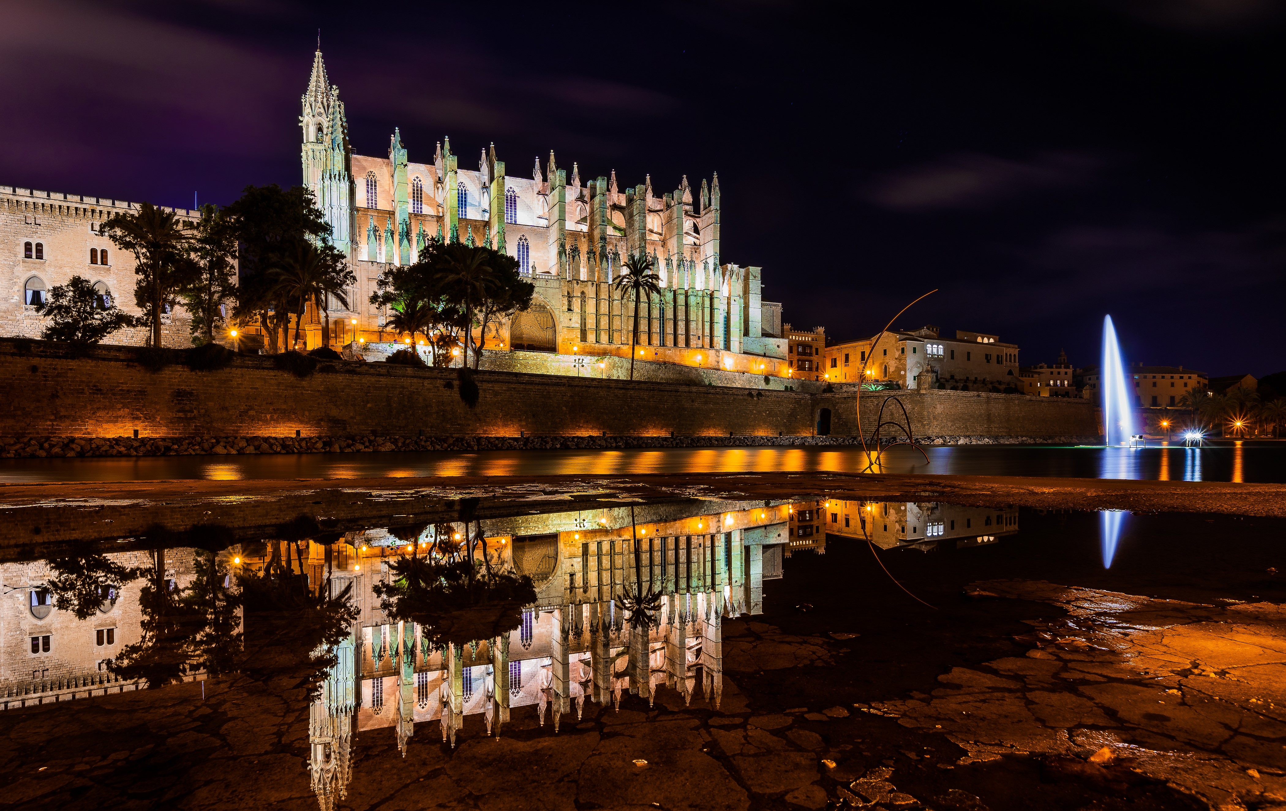4K Catedral La Seu at Night with Reflection HD Wallpaper