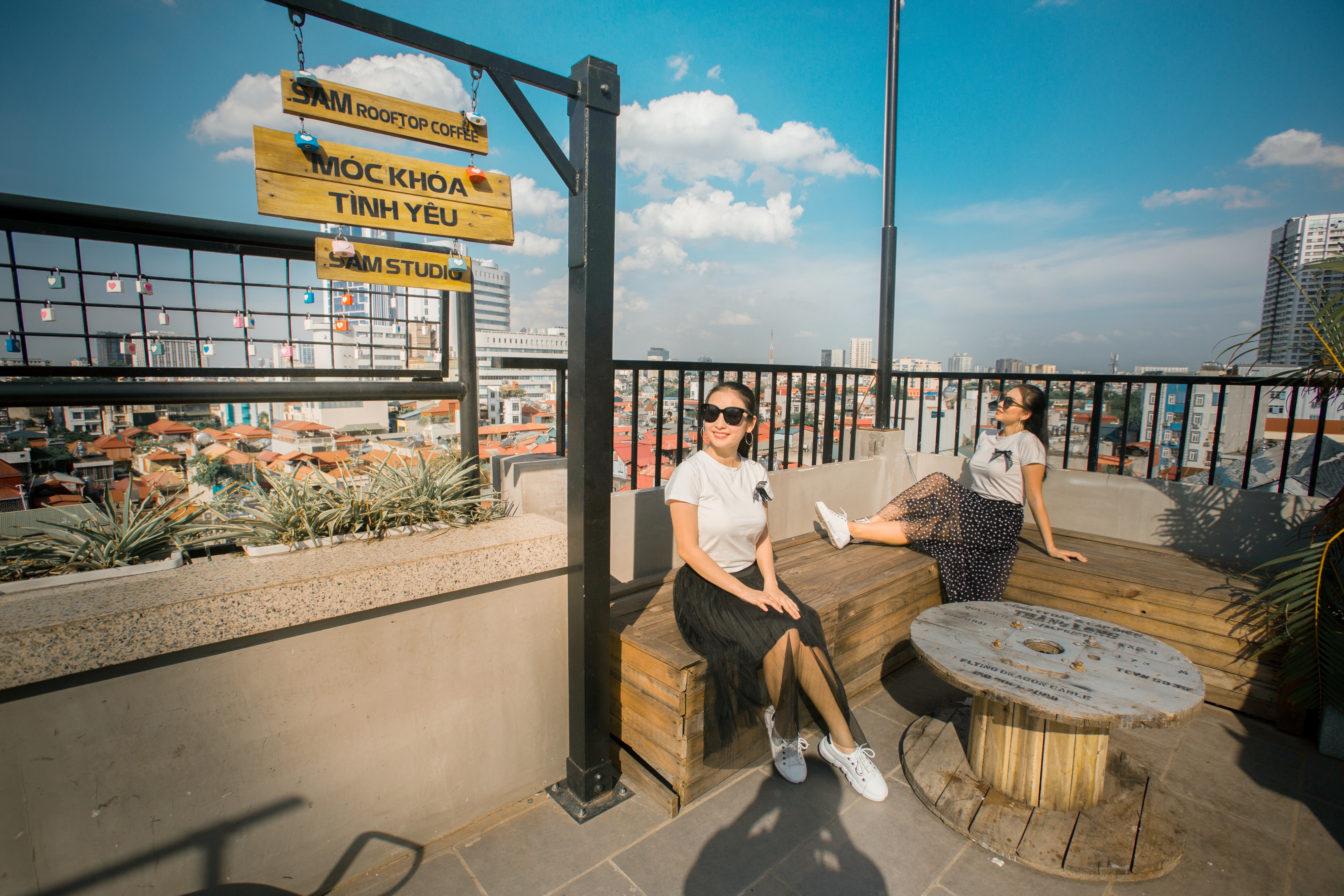 Two women at a rooftop cafe in Vietnam HD Wallpaper