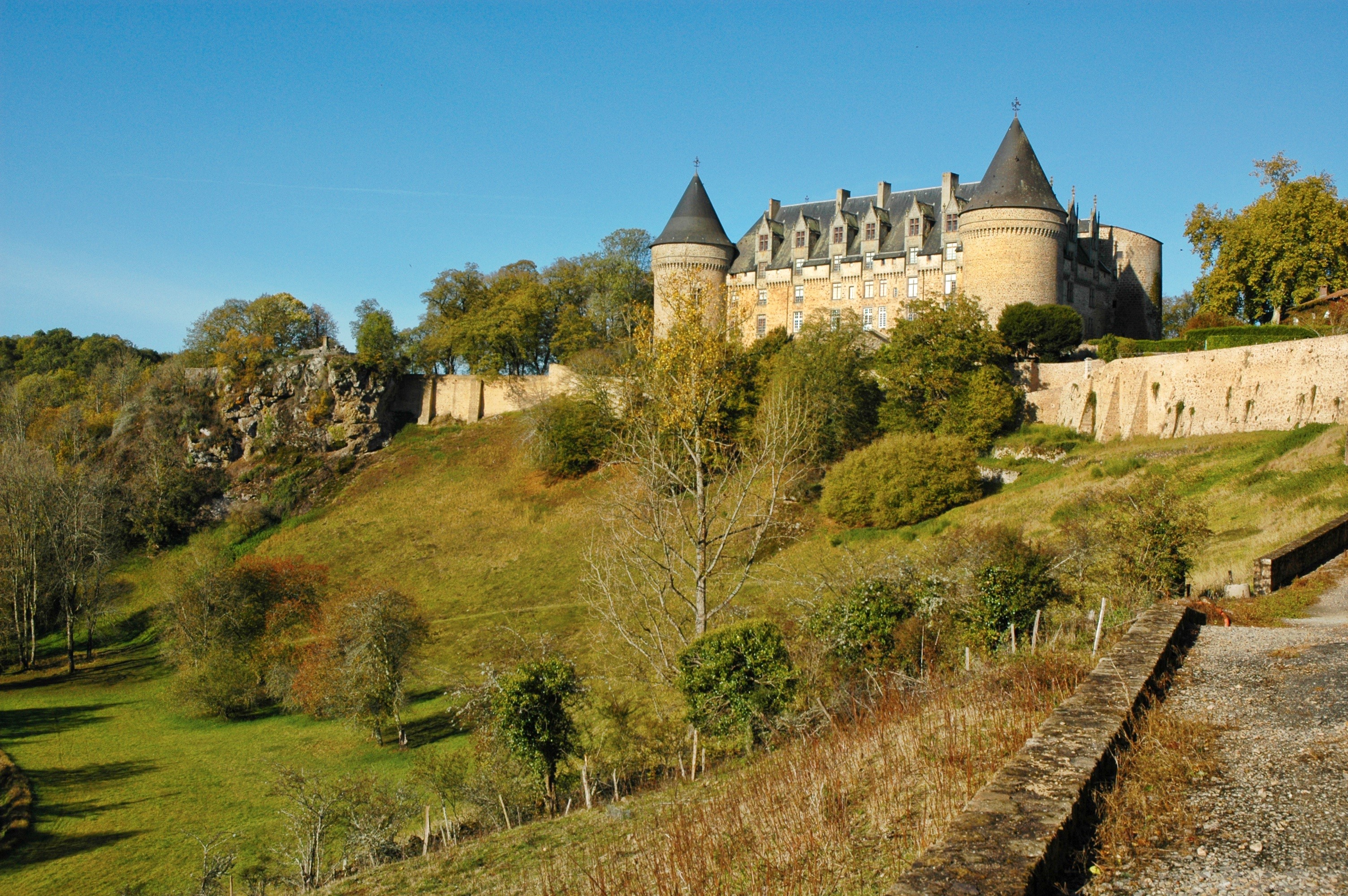 Château de Rochechouart in Haute-Vienne, France HD Wallpaper