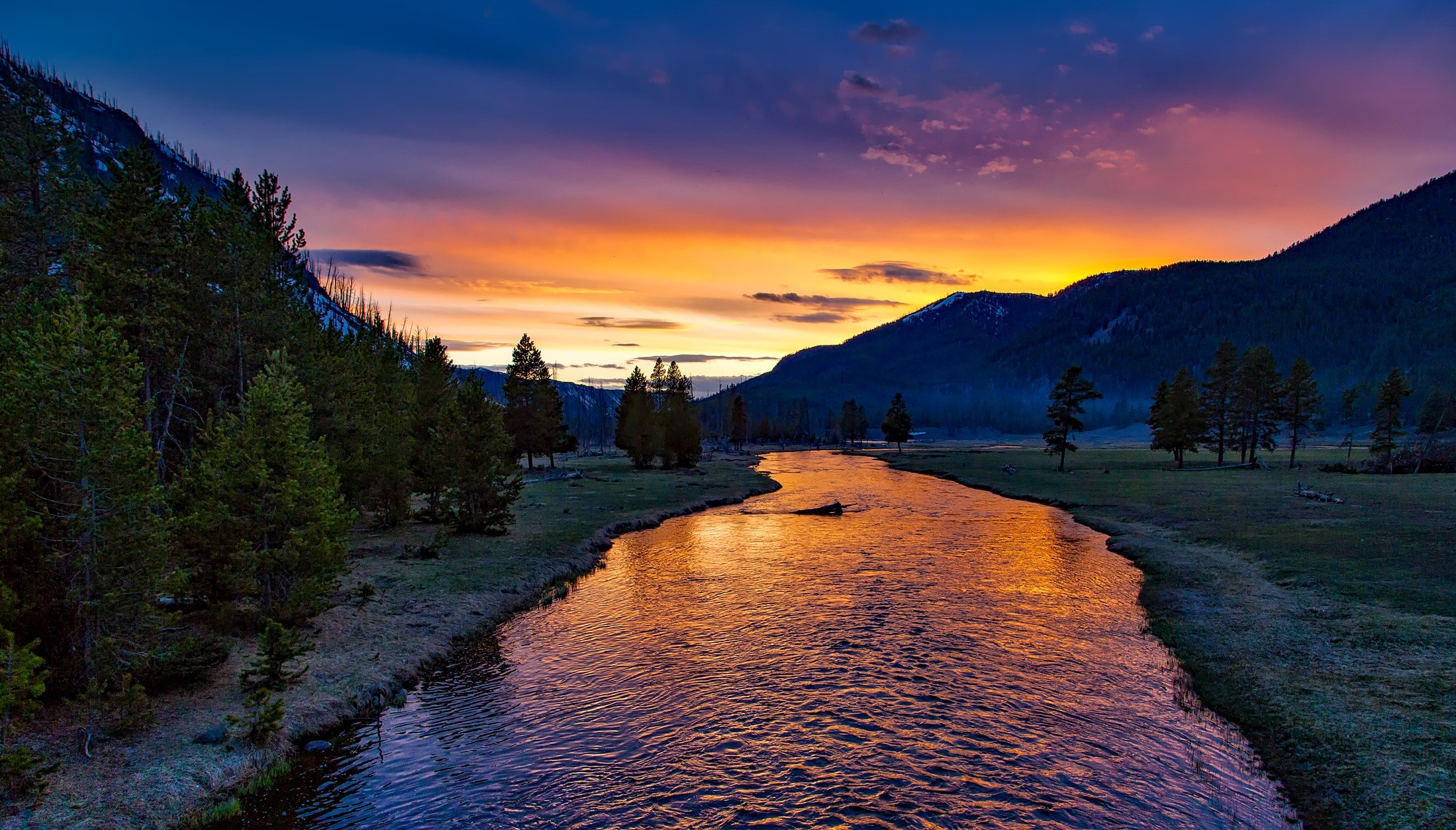 Yellowstone River at sunrise with mountains and forest HD Wallpaper