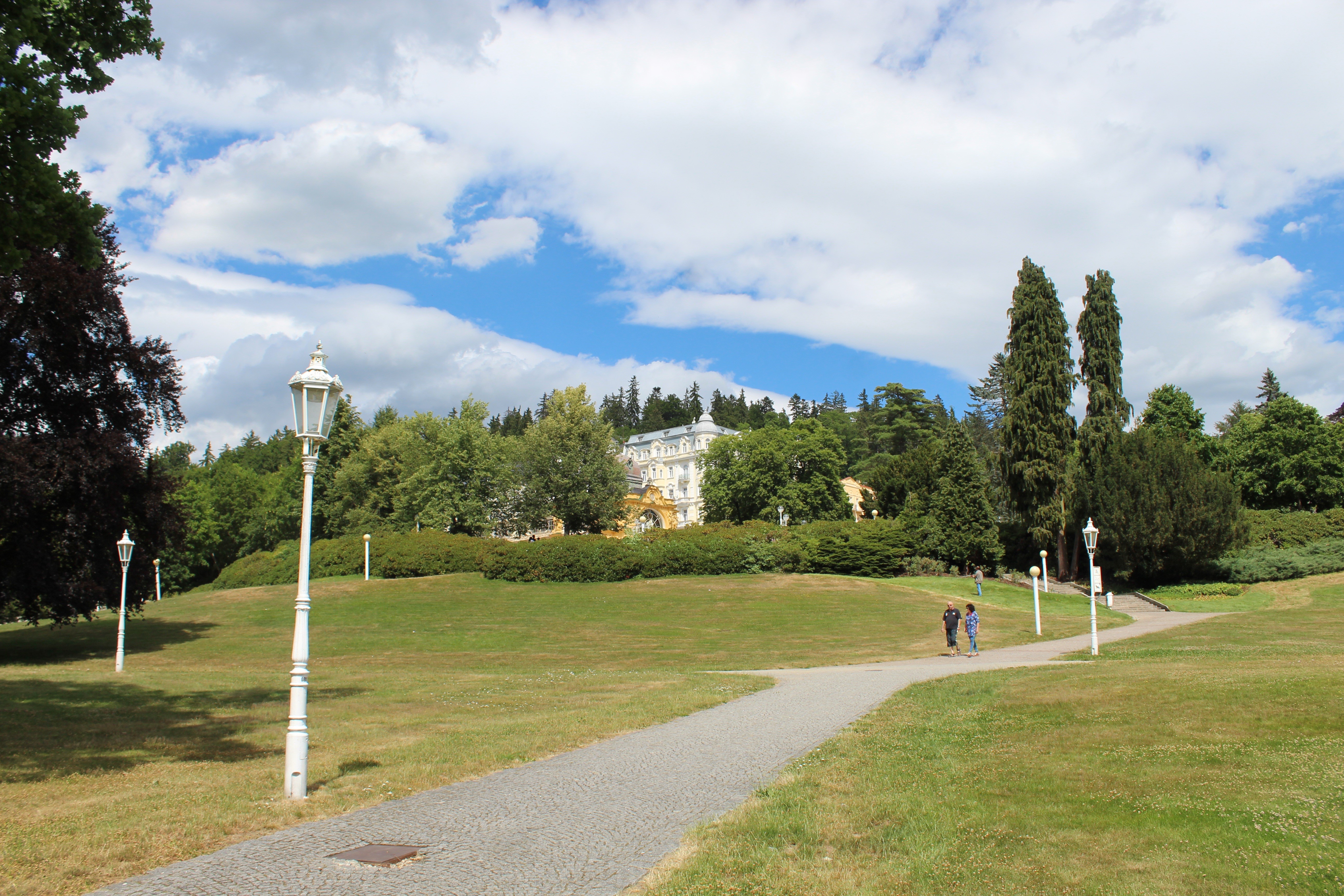 Park with a building and street lights in Marianske Lazne, Czech Republic HD Wallpaper