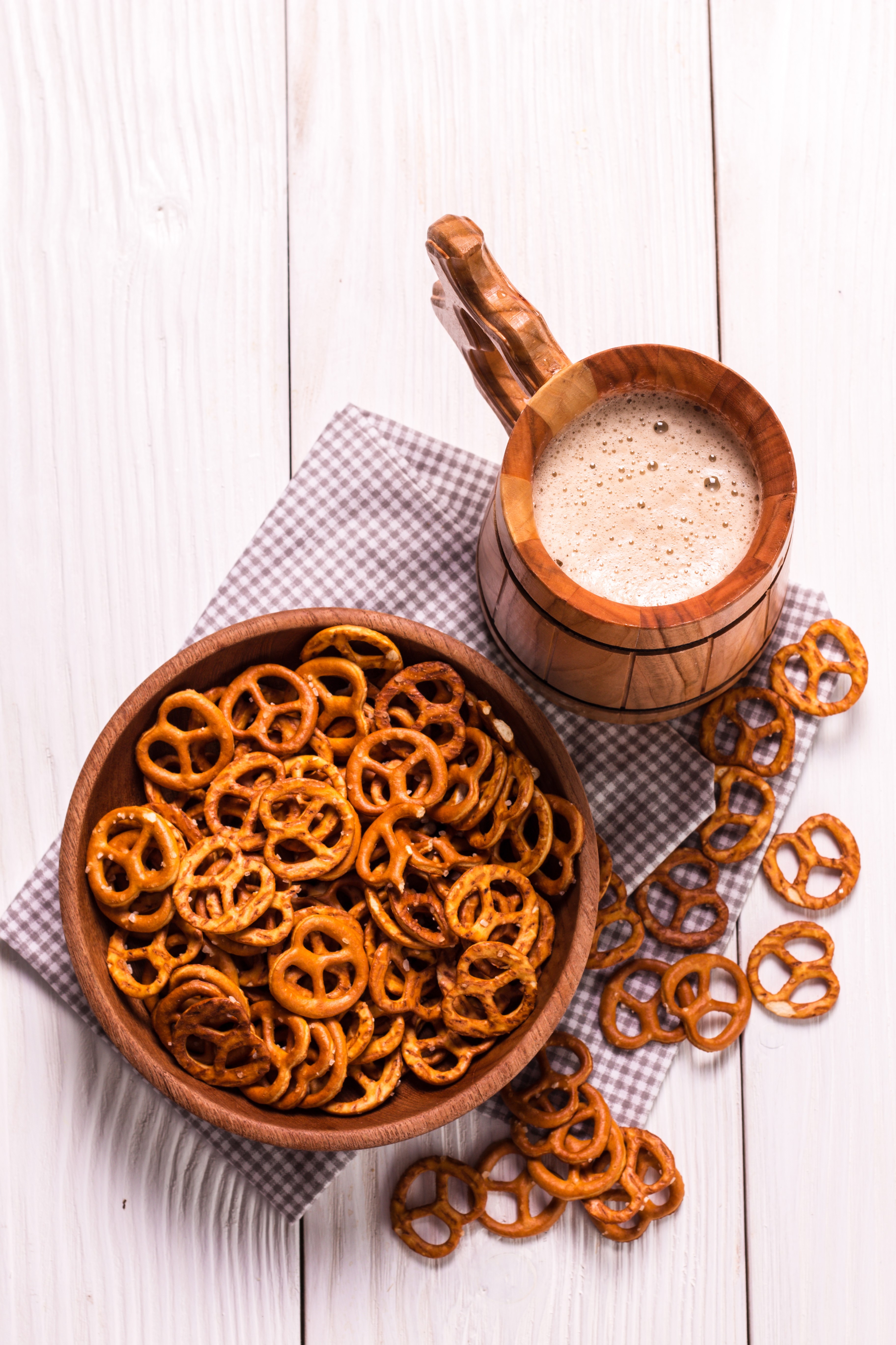 Wooden mug of beer with pretzels on a checkered cloth HD Phone Wallpaper