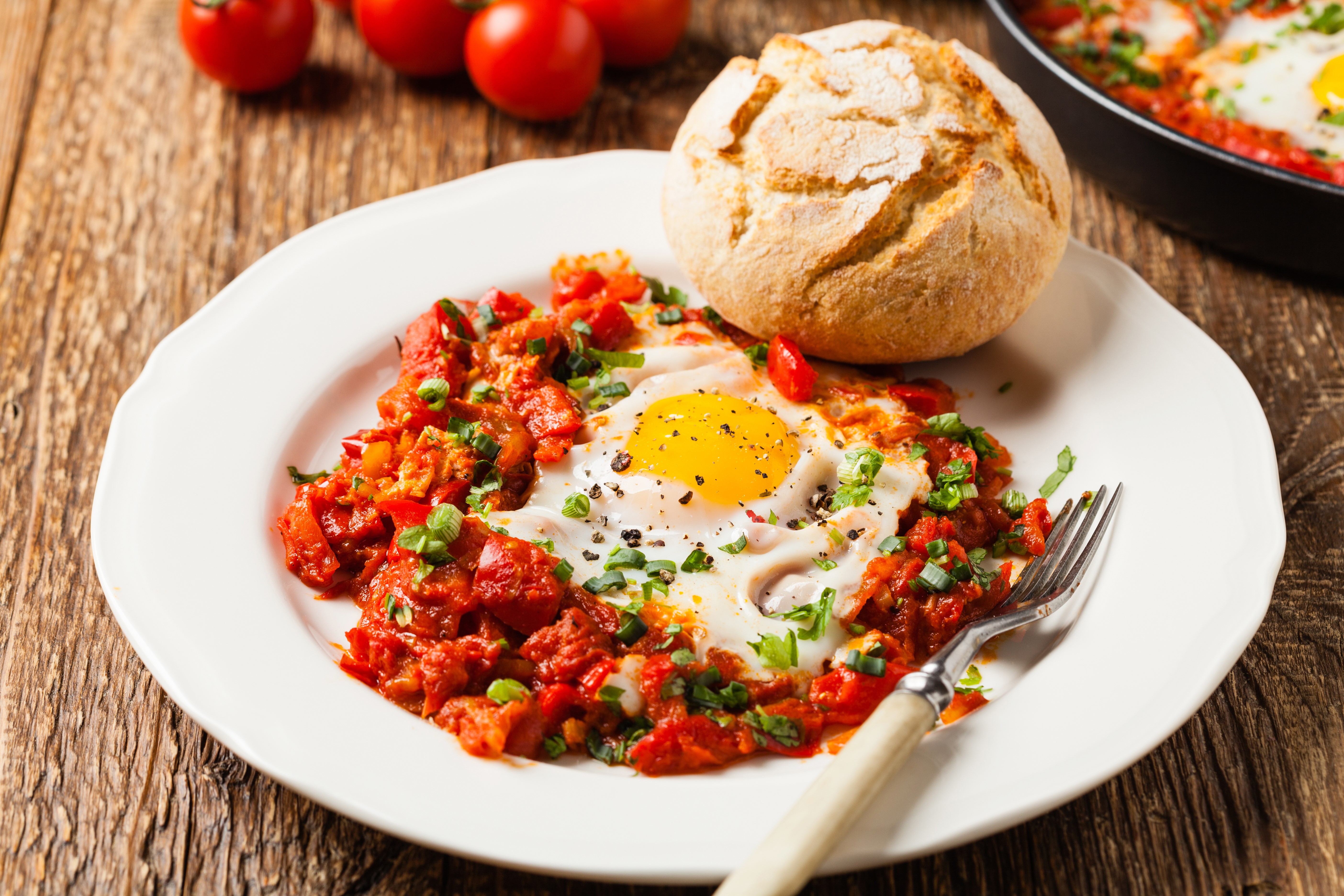 Fried egg with vegetables and bread on a plate HD Wallpaper