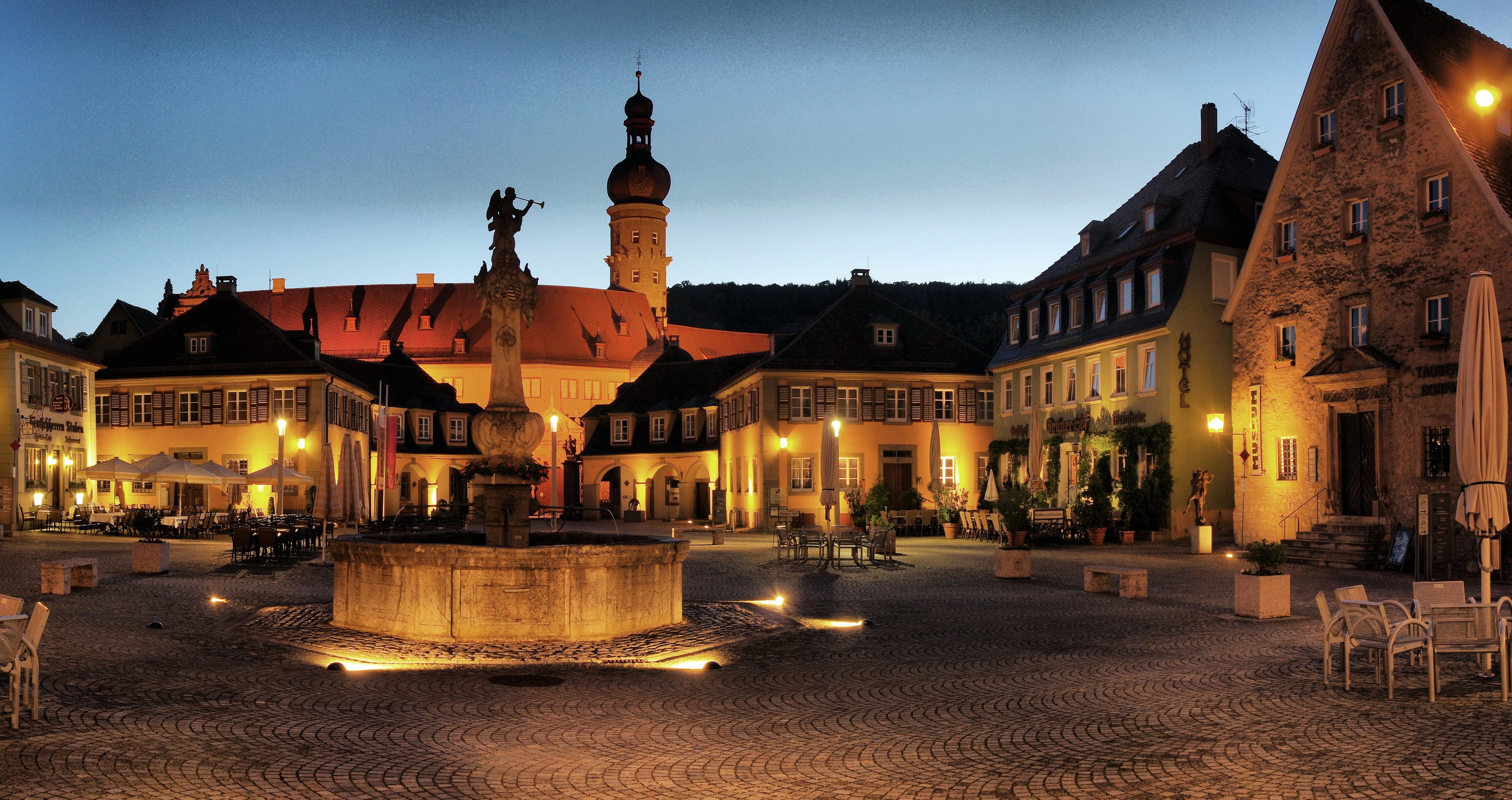 Weikersheim town square with fountain and buildings at night HD Wallpaper