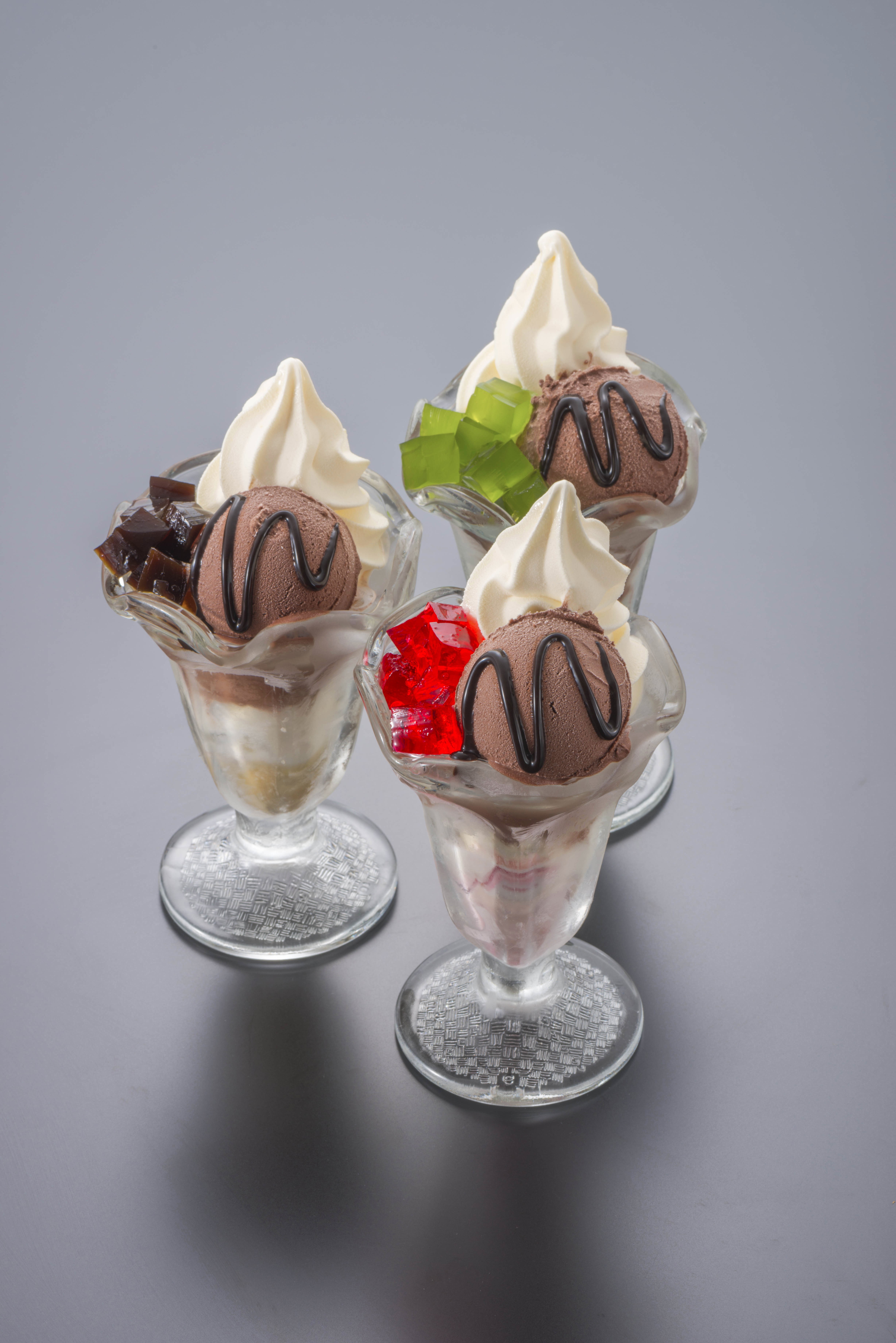 Three ice cream sundaes with gelatin HD Phone Wallpaper