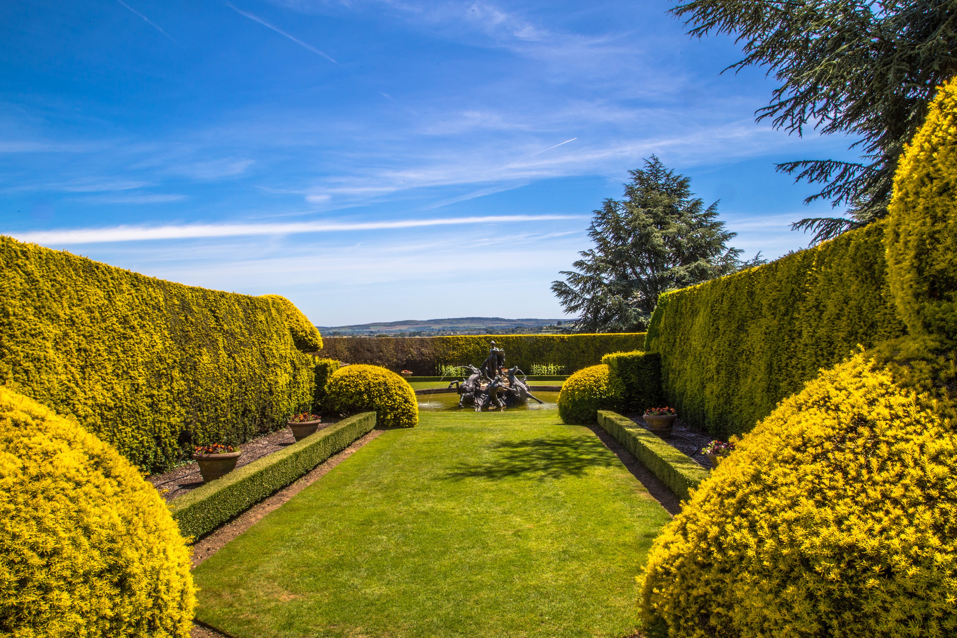 Ascott House Gardens, Buckinghamshire, England HD Wallpaper