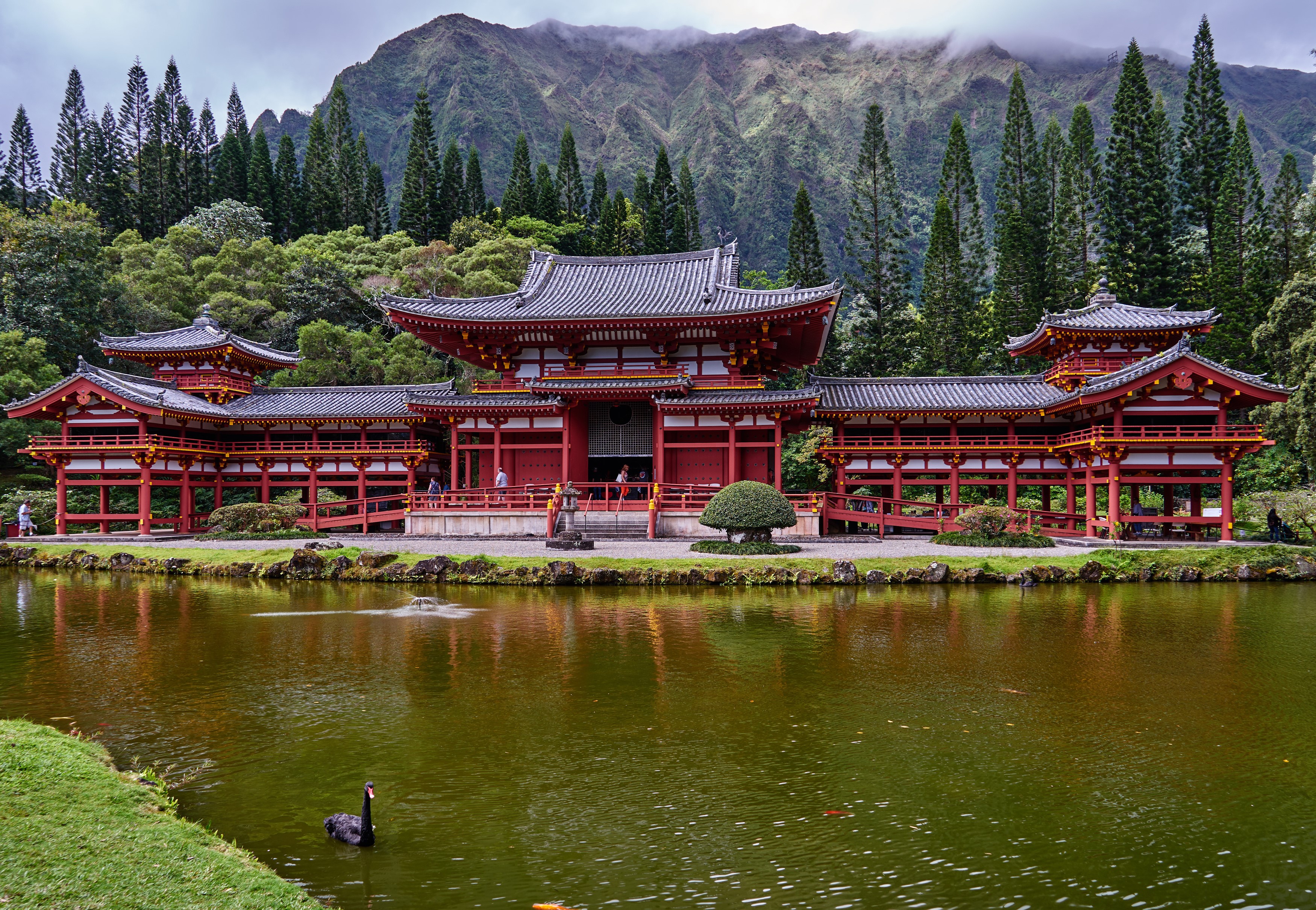 Byodo-In Temple with Mountains and Lake in Hawaii HD Wallpaper