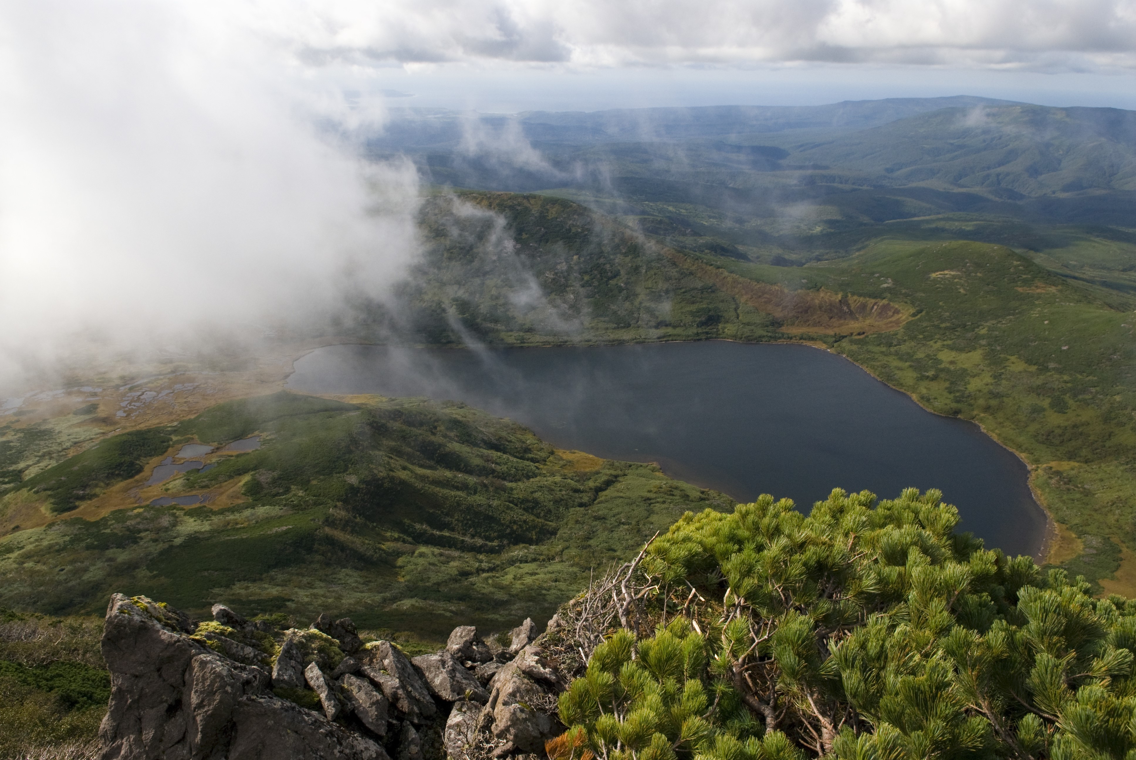 4K Sakhalin Island Lake Mountains Russia Clouds HD Wallpaper