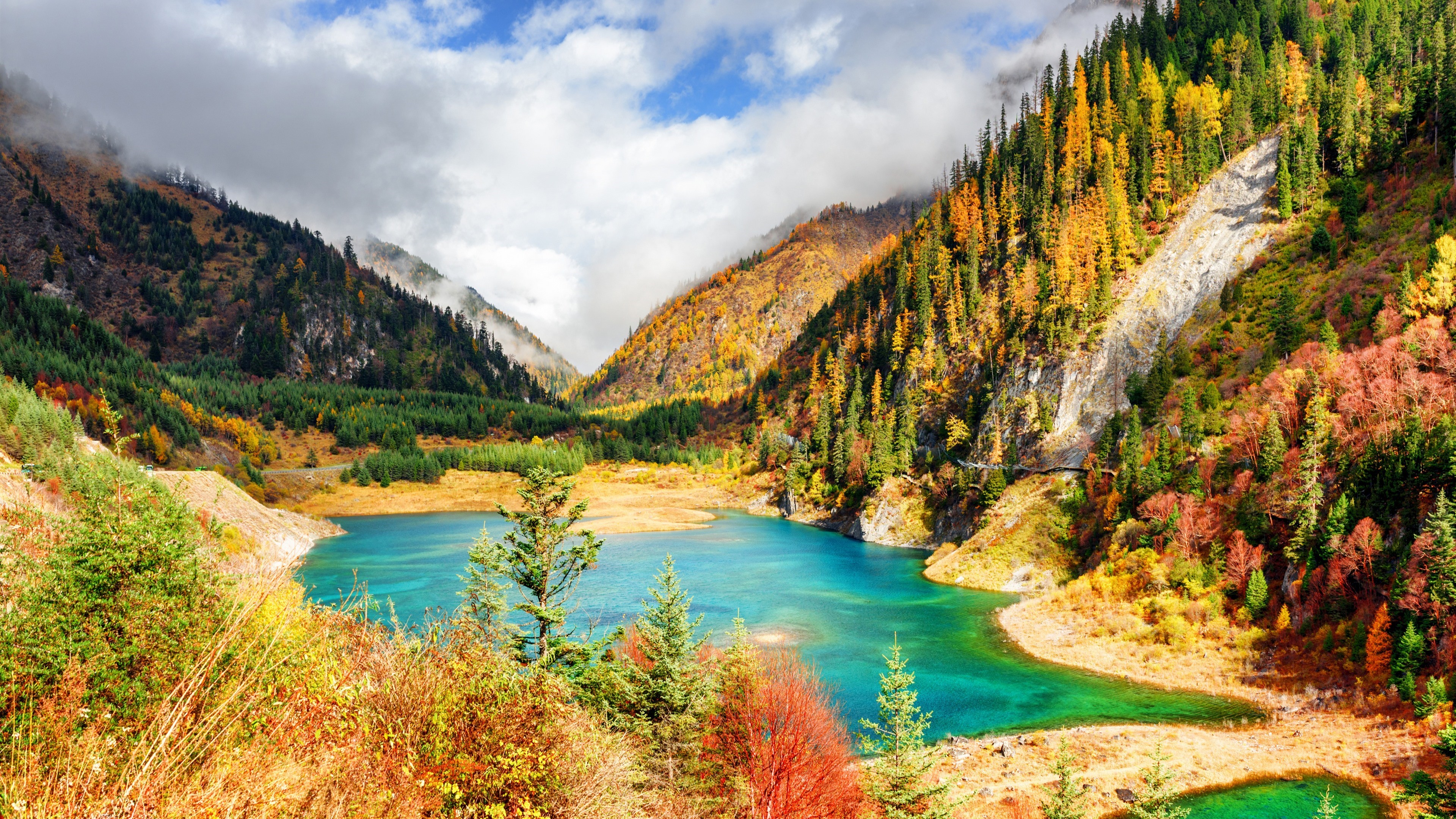 Autumn Mountains and Lake in Jiuzhaigou Park, Sichuan, China HD Wallpaper